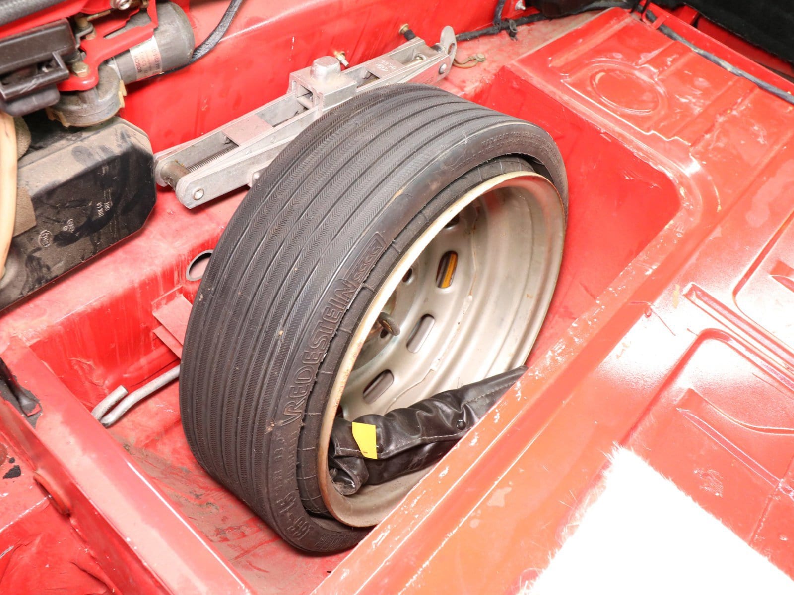 1986 Porsche 944 33