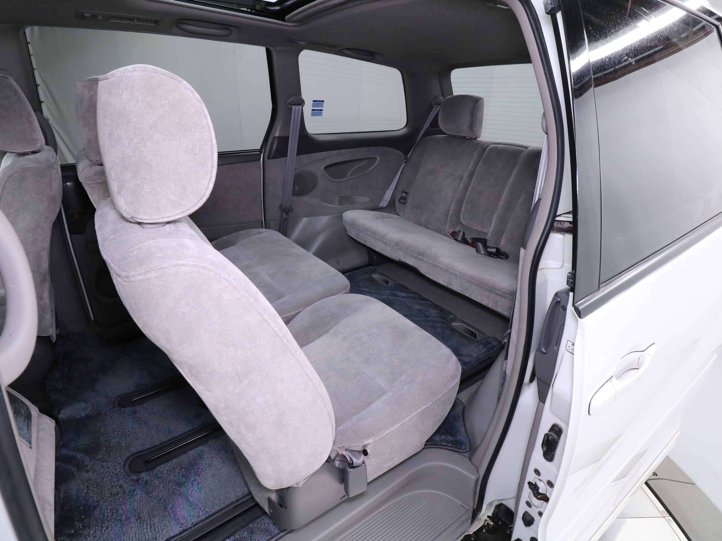 2000 Toyota Estima 26