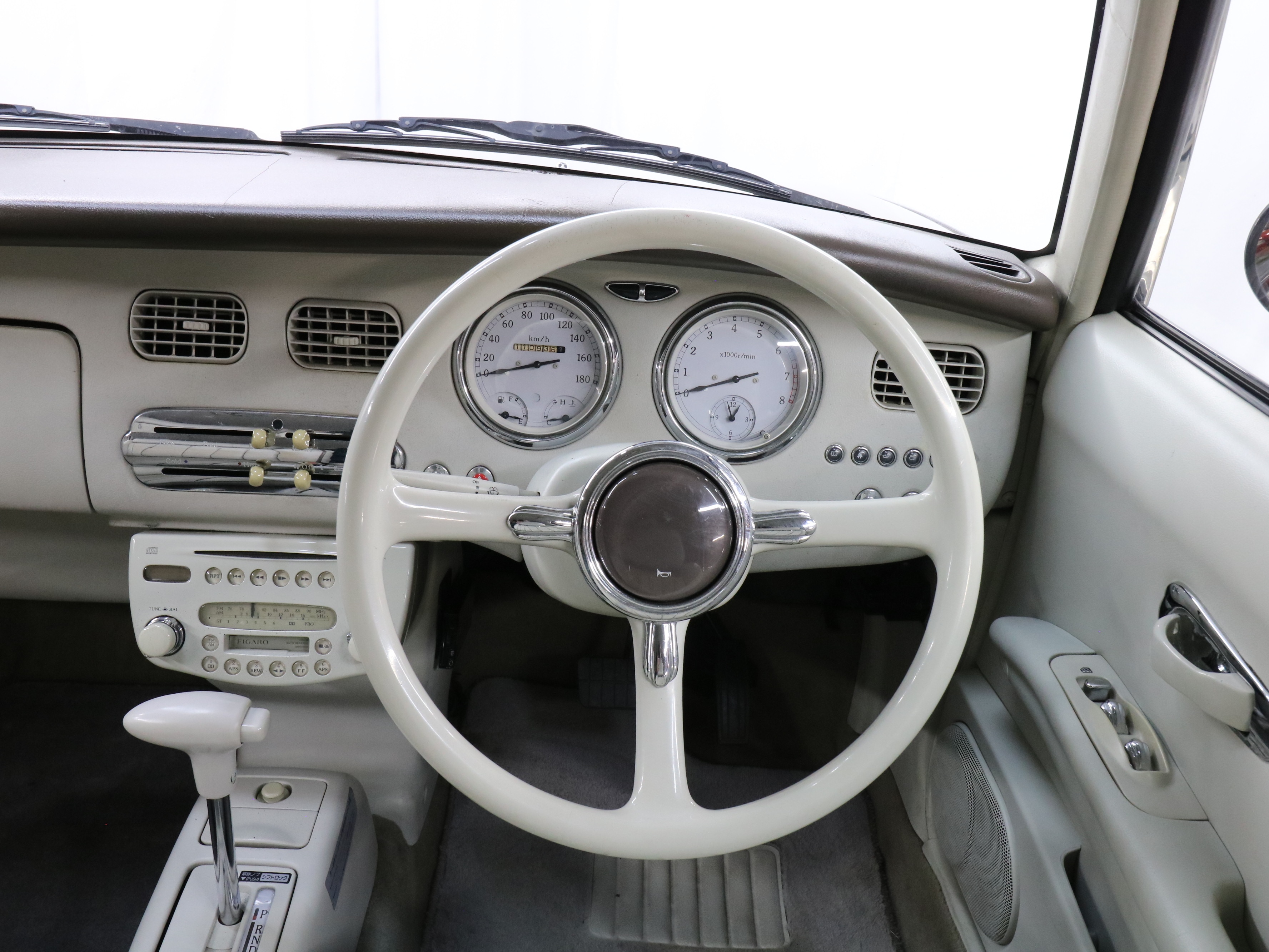 1991 Nissan Figaro 10