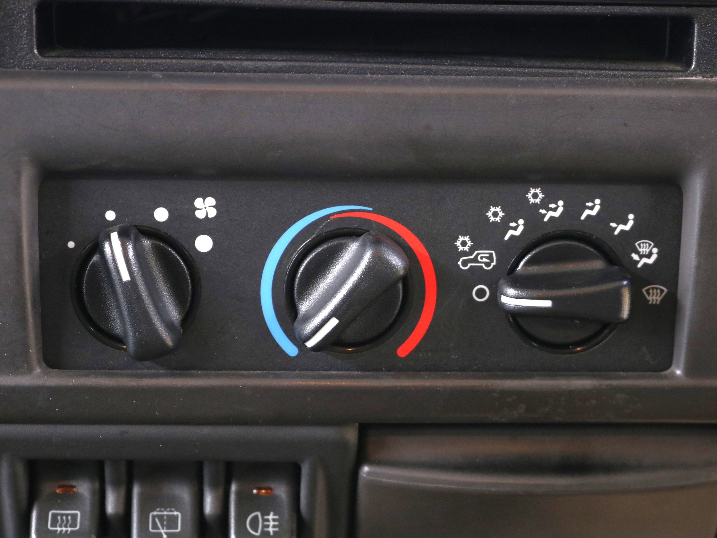 1999 Jeep Wrangler 13