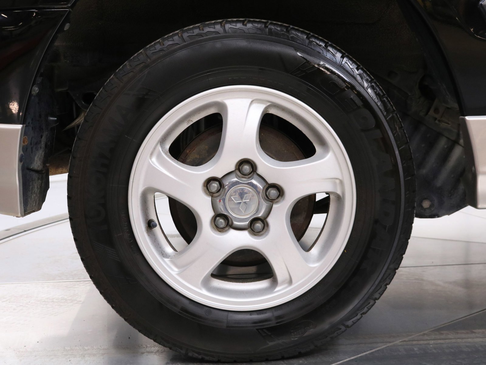 1999 Mitsubishi Pajero 32