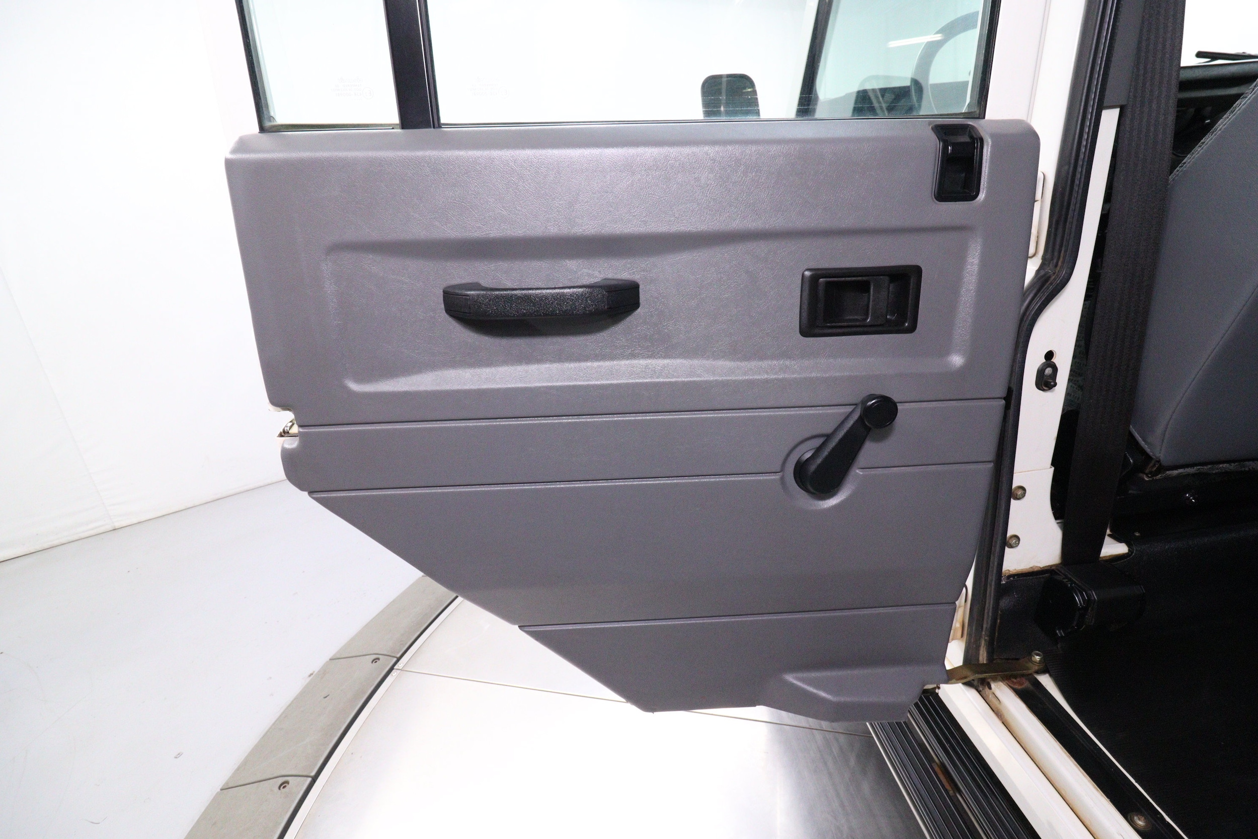 2001 Land Rover Defender 23