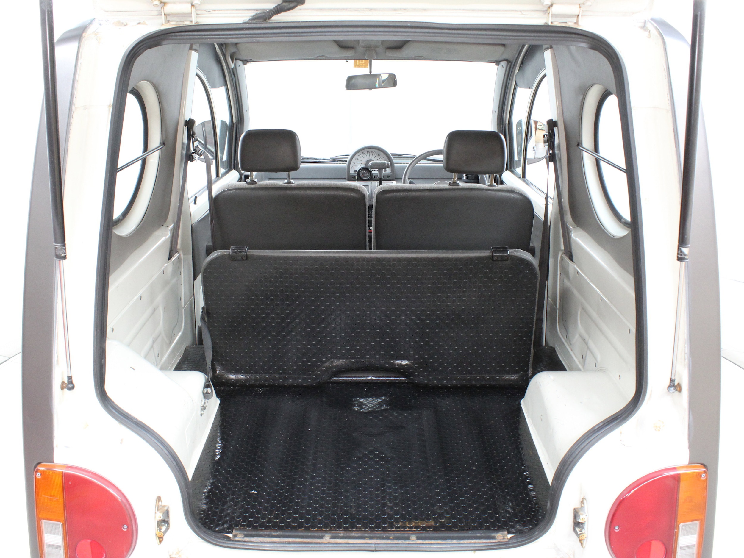 1989 Nissan S-Cargo 24