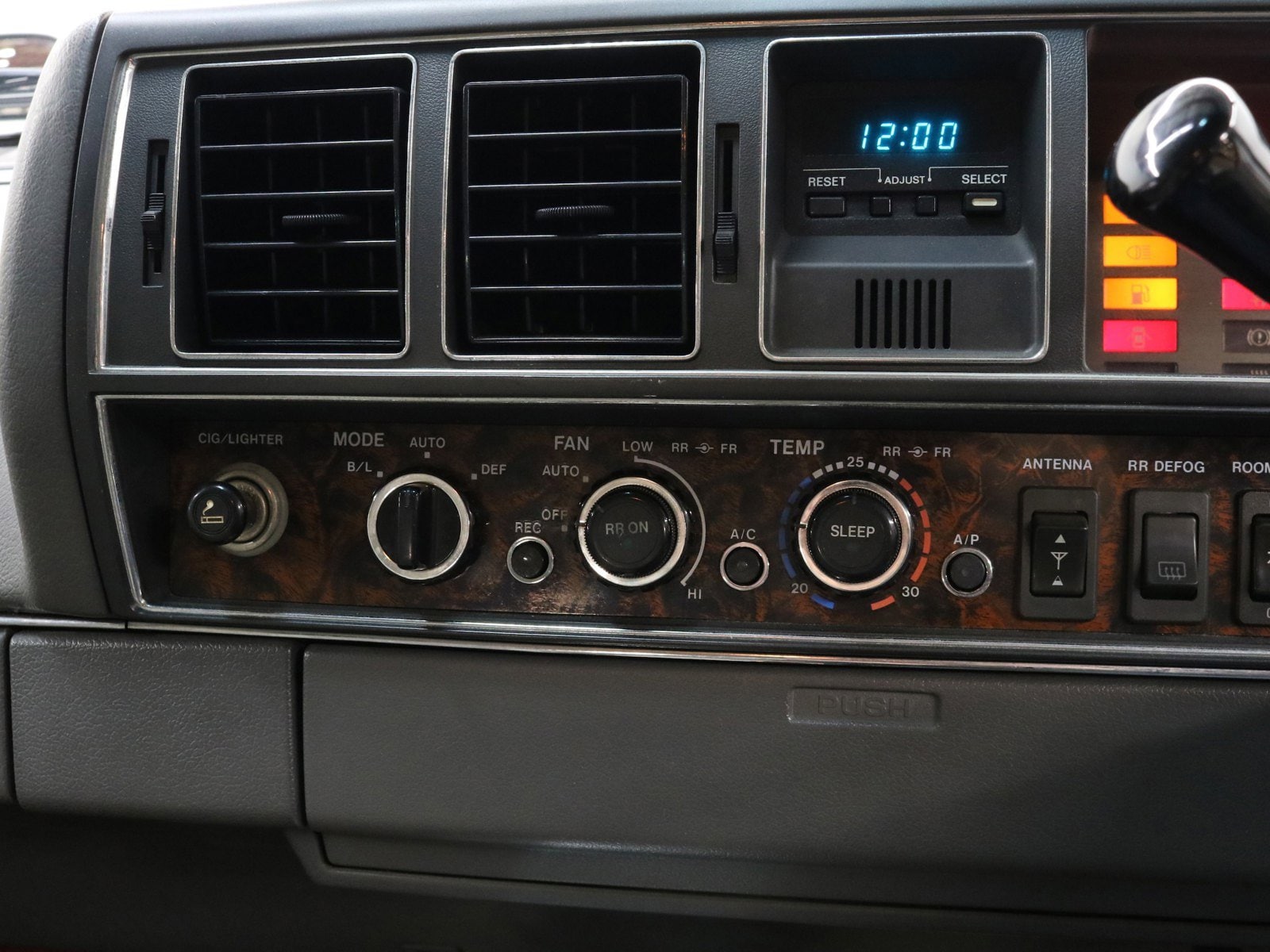1988 Nissan President 11