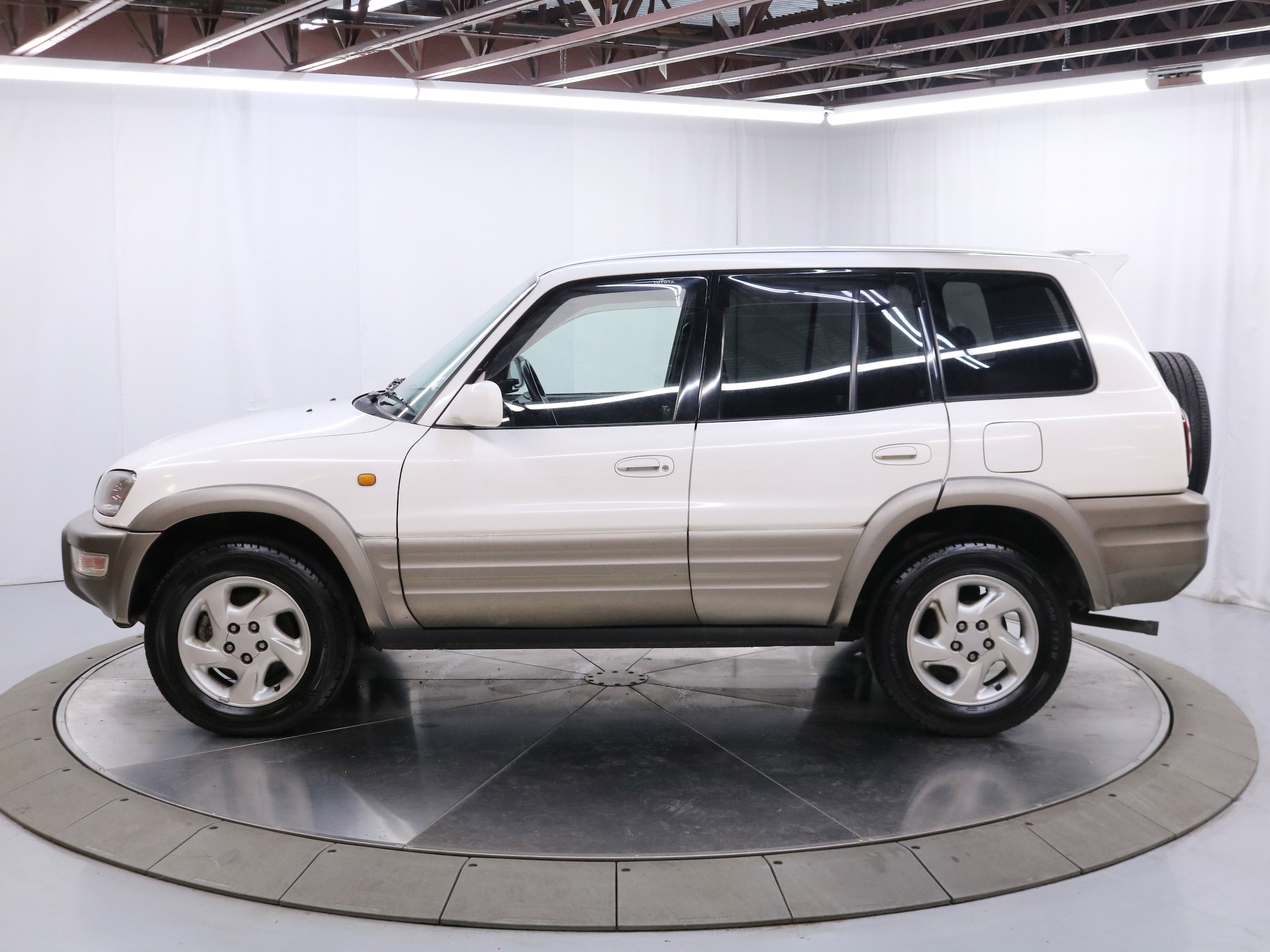 1998 Toyota RAV4 4