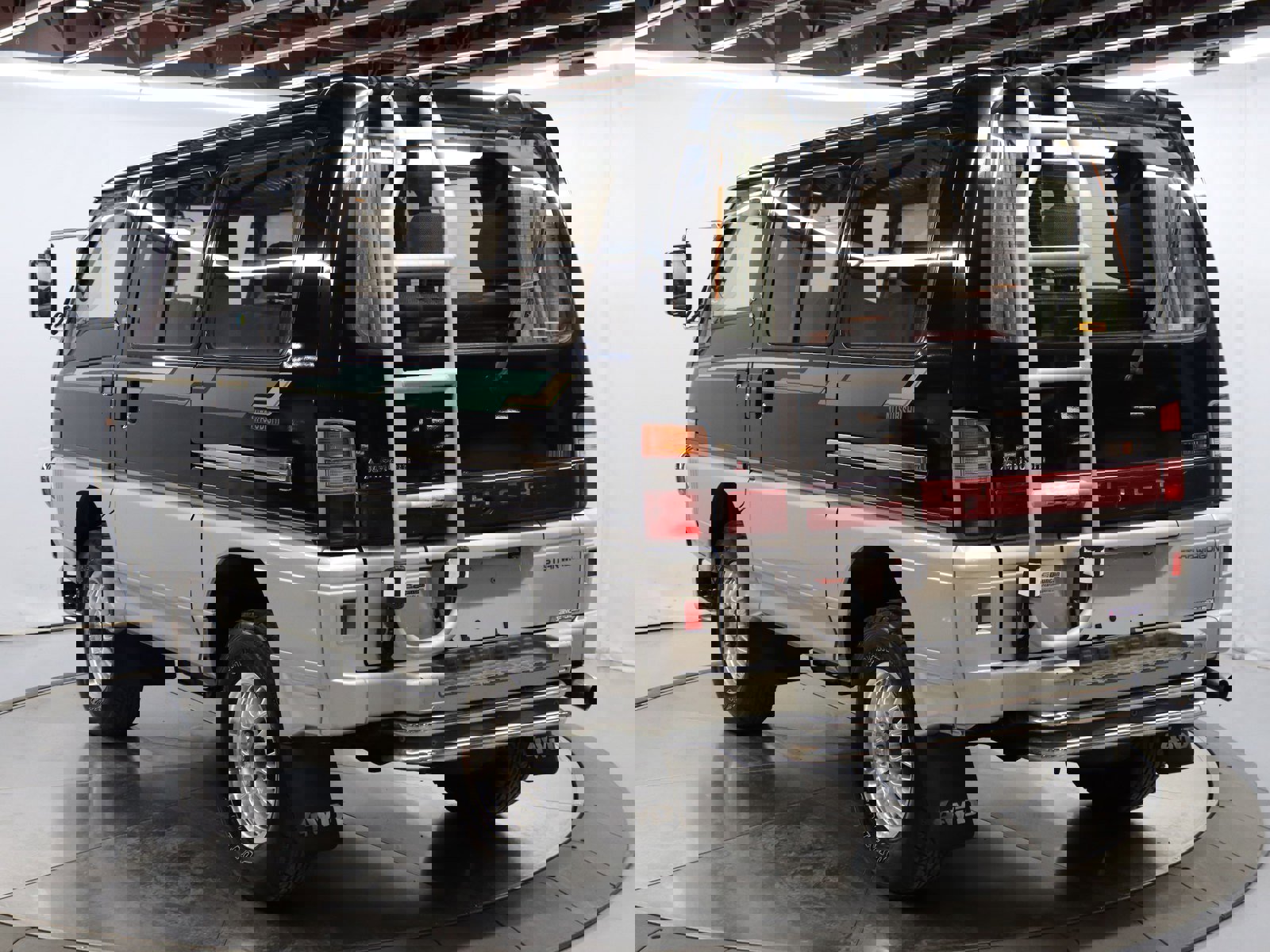 1994 Mitsubishi Delica 5