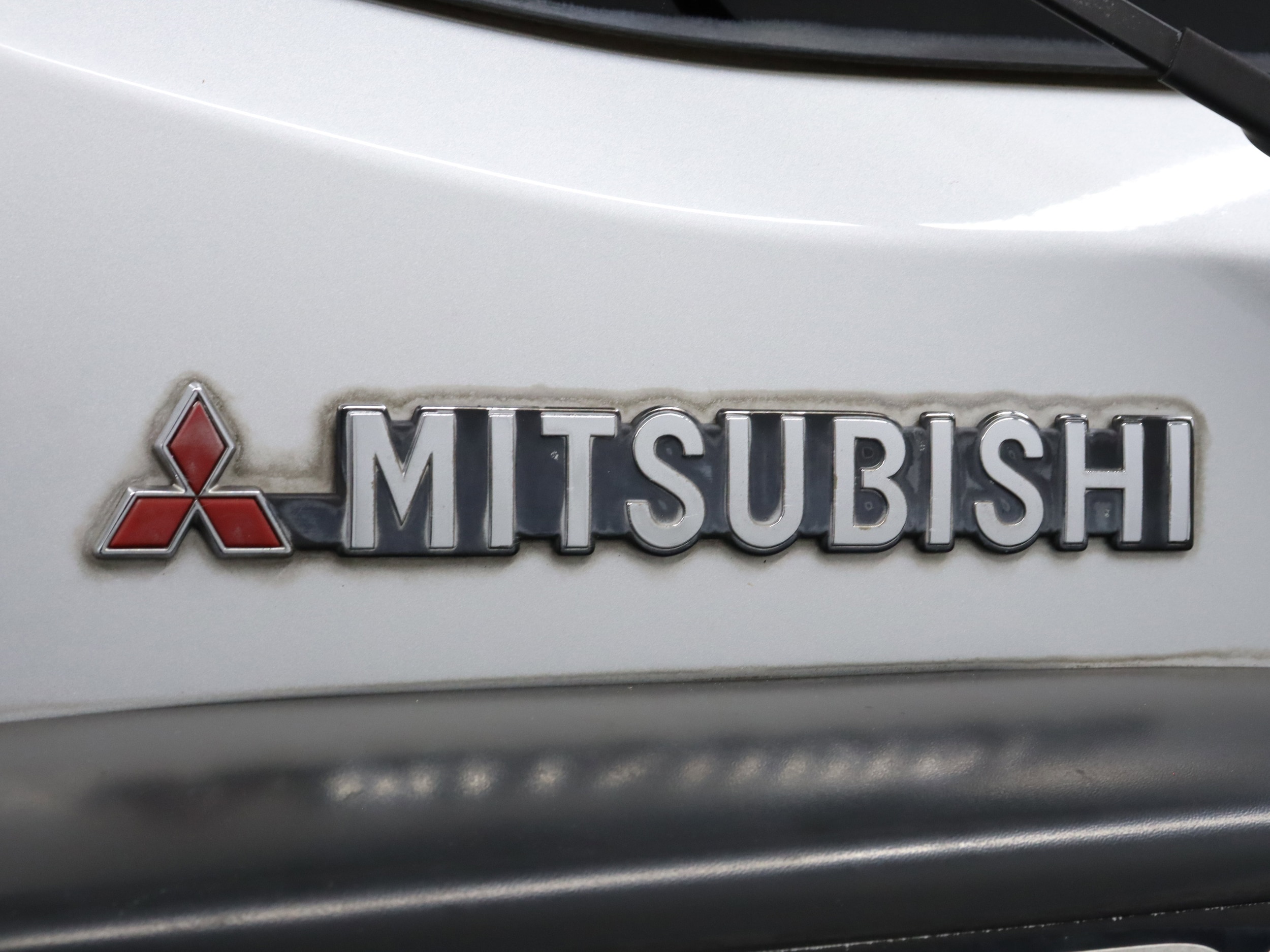 2000 Mitsubishi Pajero 68