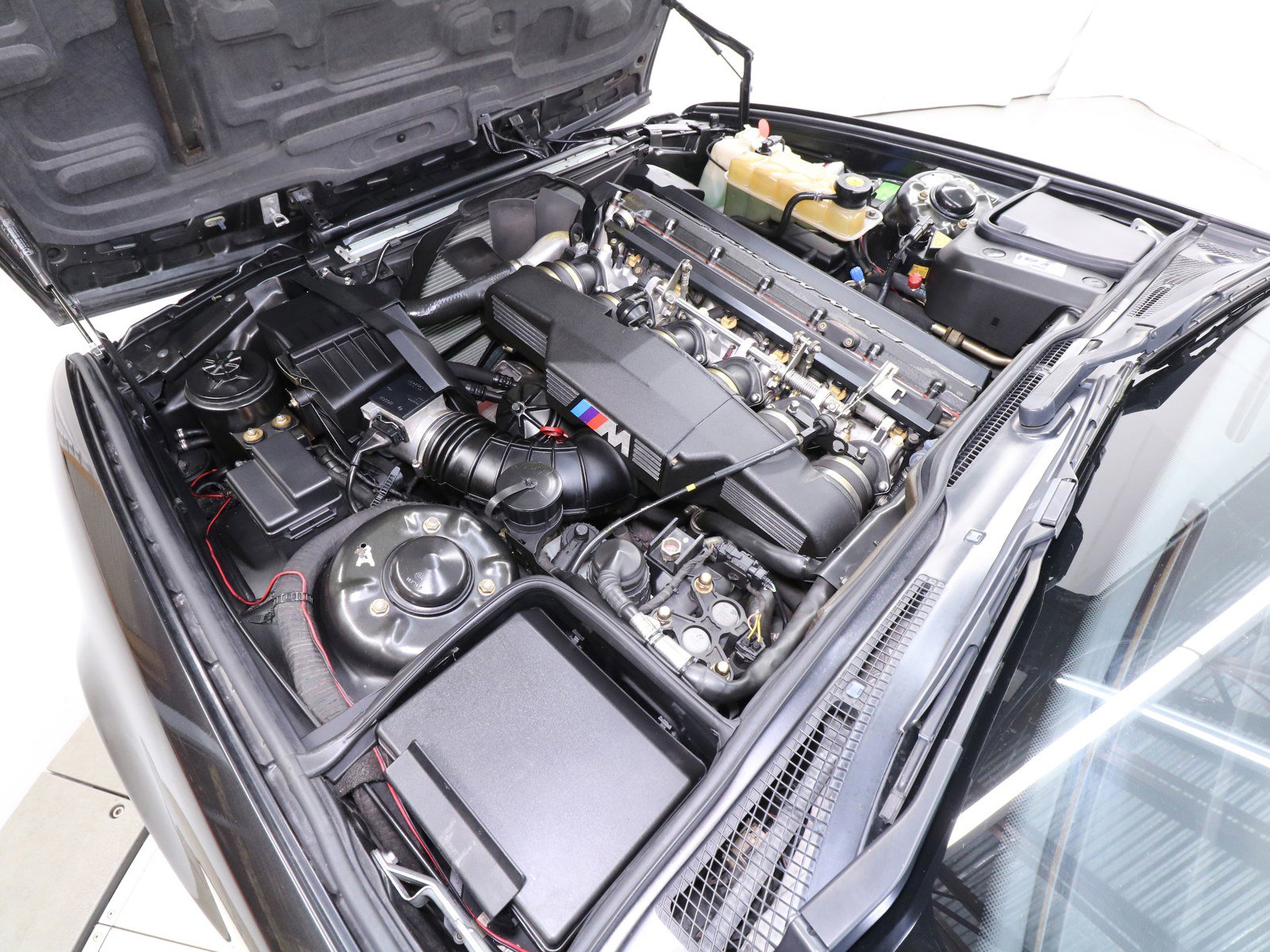1993 BMW M5 35