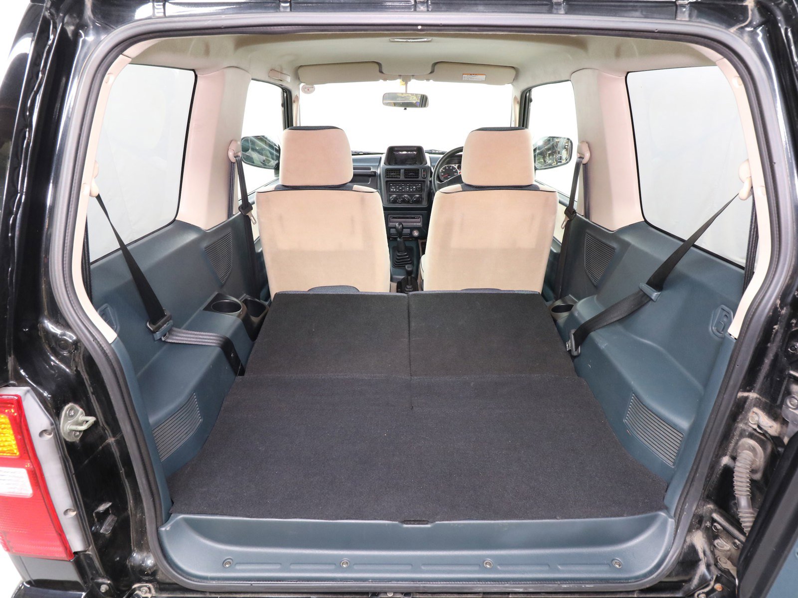 1999 Mitsubishi Pajero 28