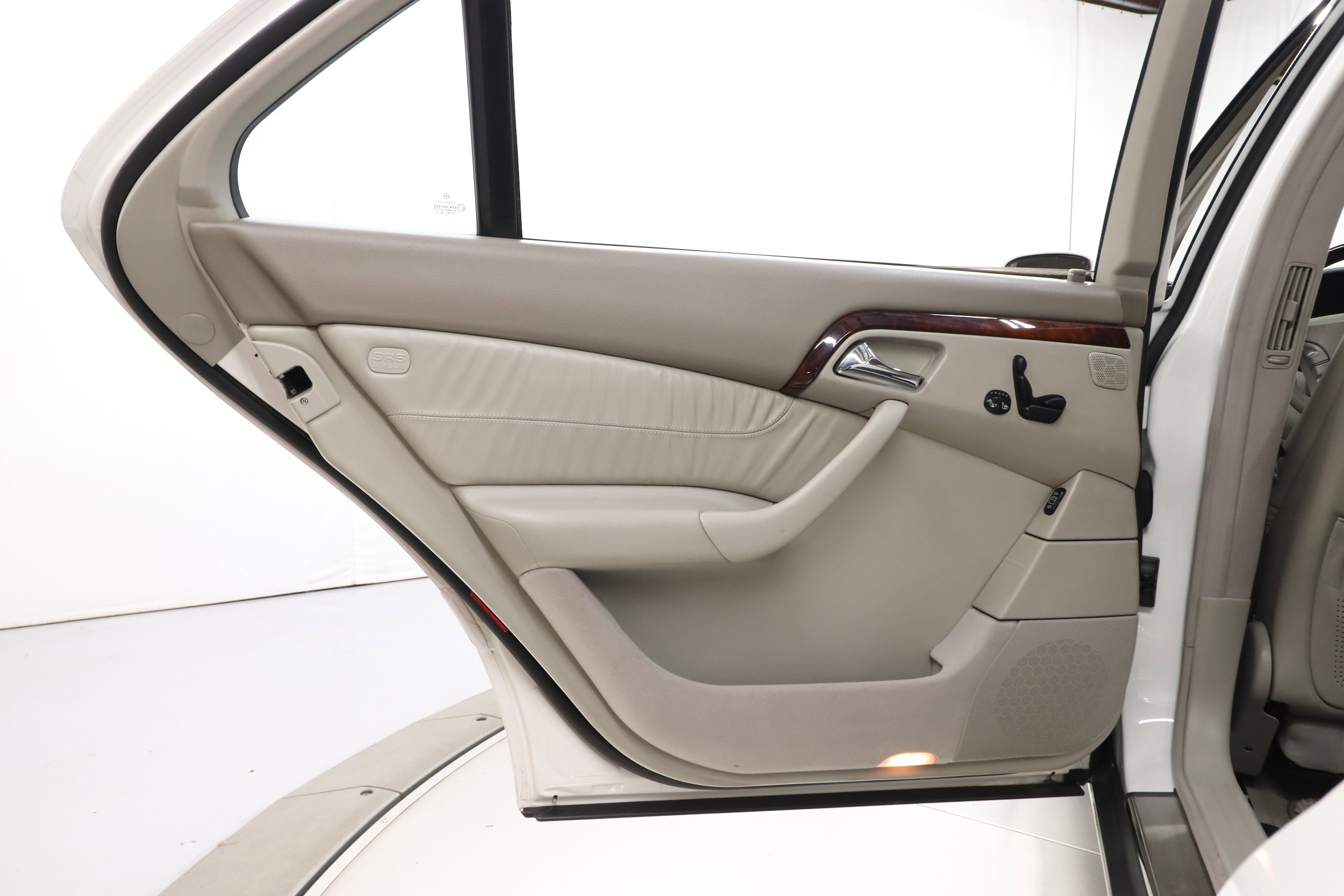 2000 Mercedes-Benz S500 23