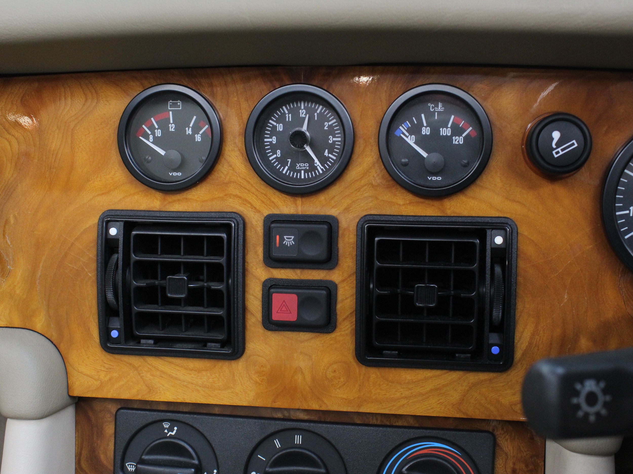 1994 Rover MG RV8 11