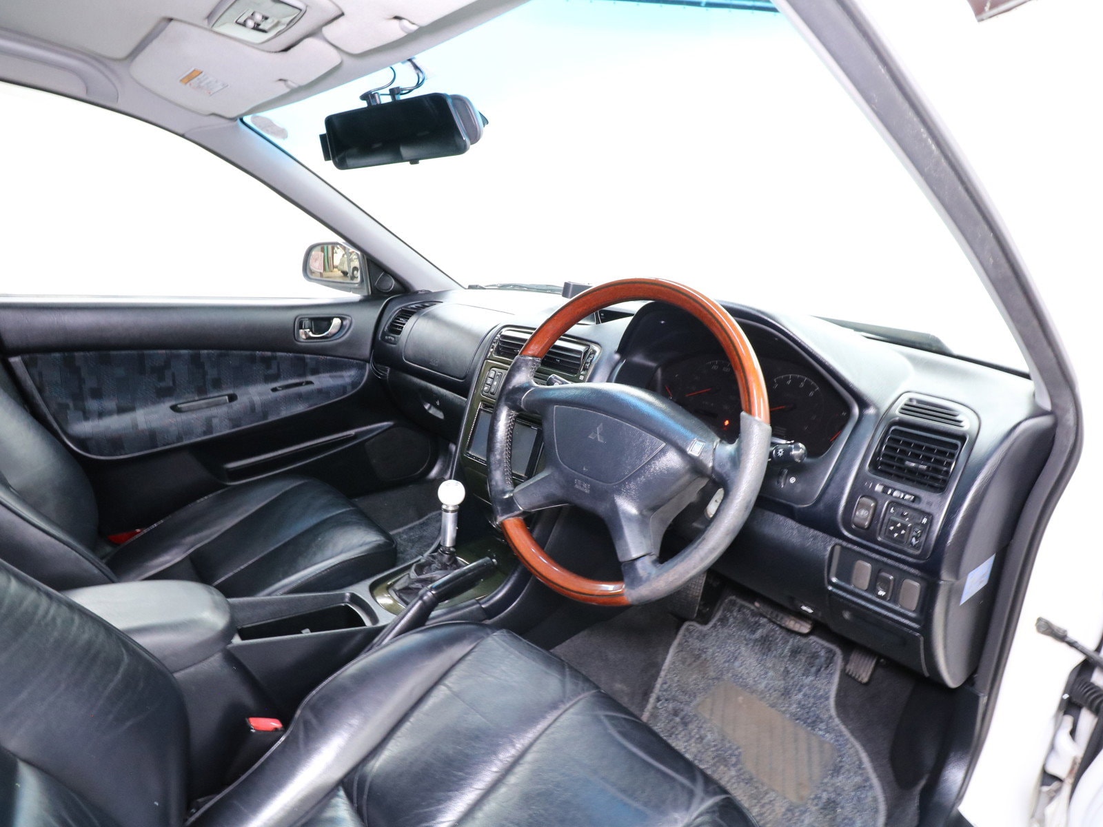 1998 Mitsubishi Legnum 9
