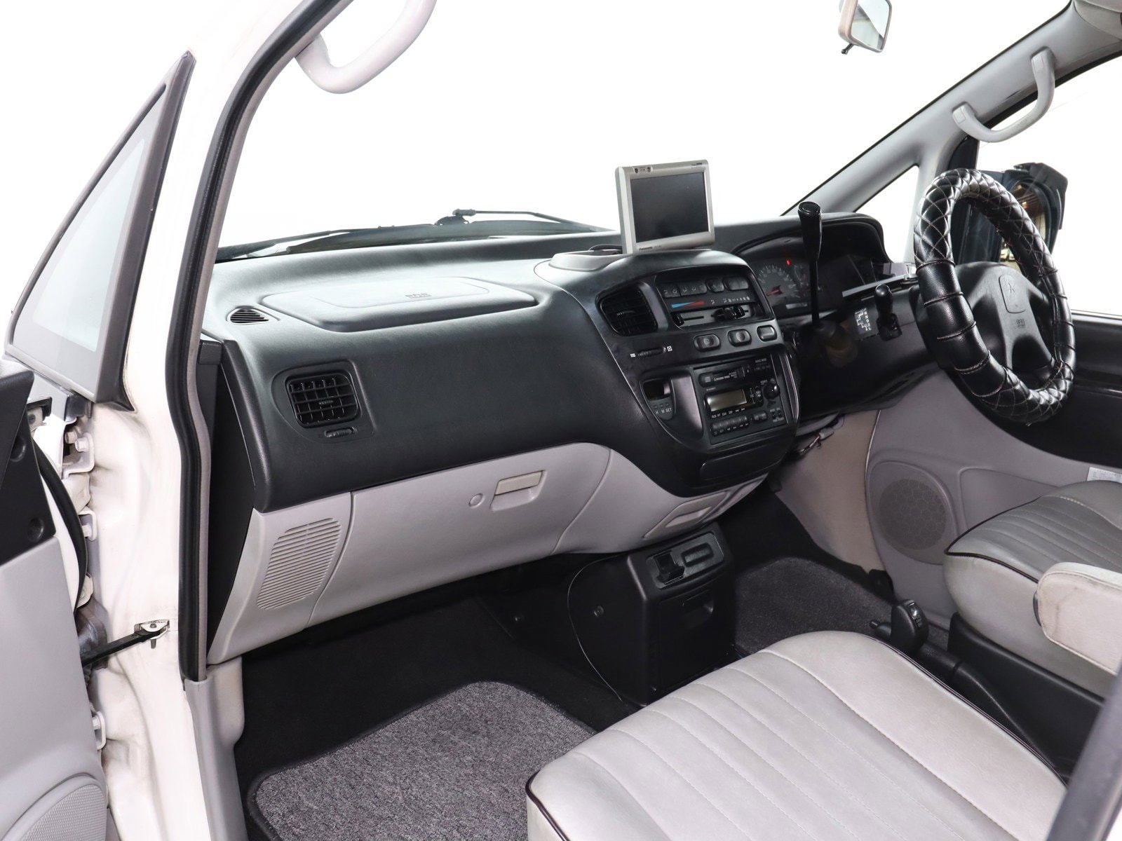 1998 Mitsubishi Delica 16