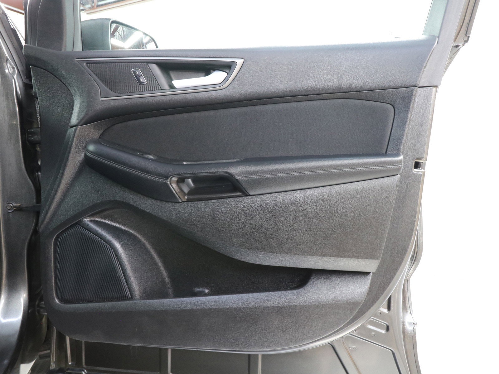 2017 Ford Edge 21
