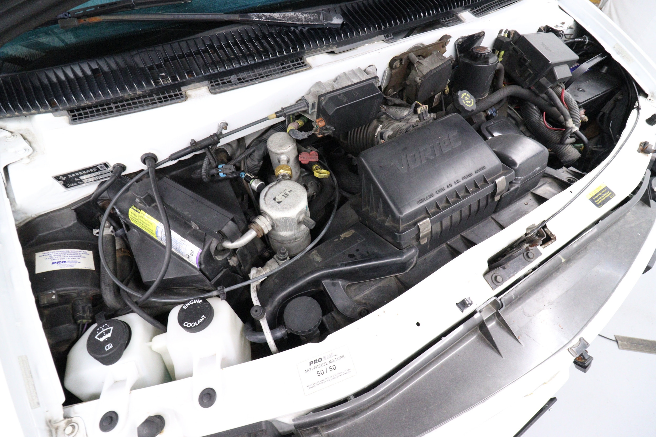 2001 Chevrolet Astro Cargo Van 27