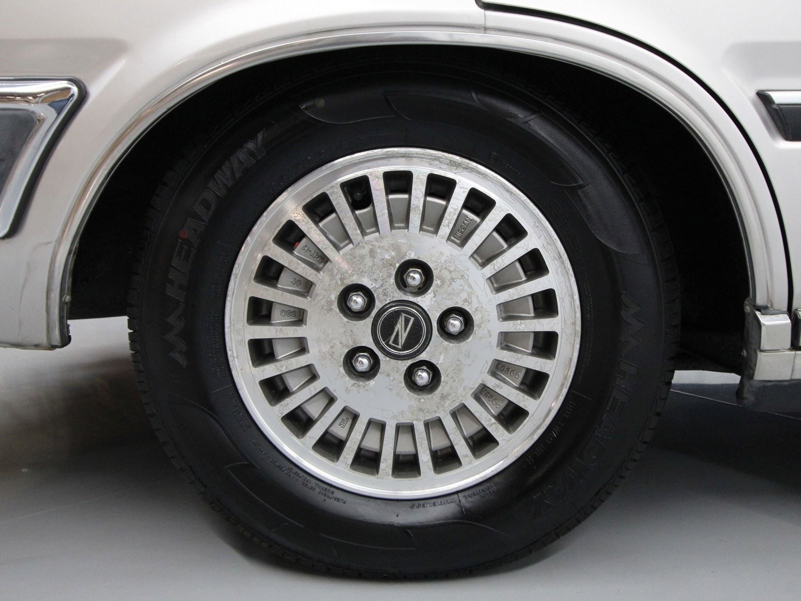 1983 Nissan Gloria 28