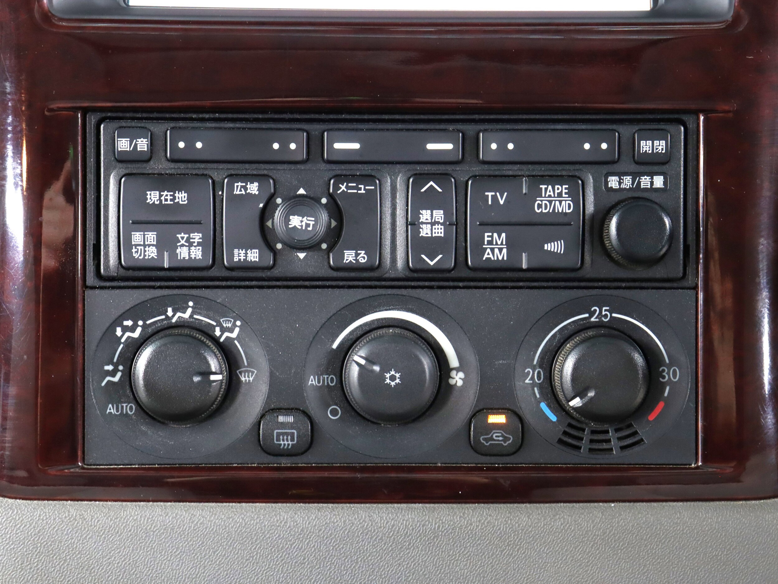 2000 Mitsubishi Pajero 15
