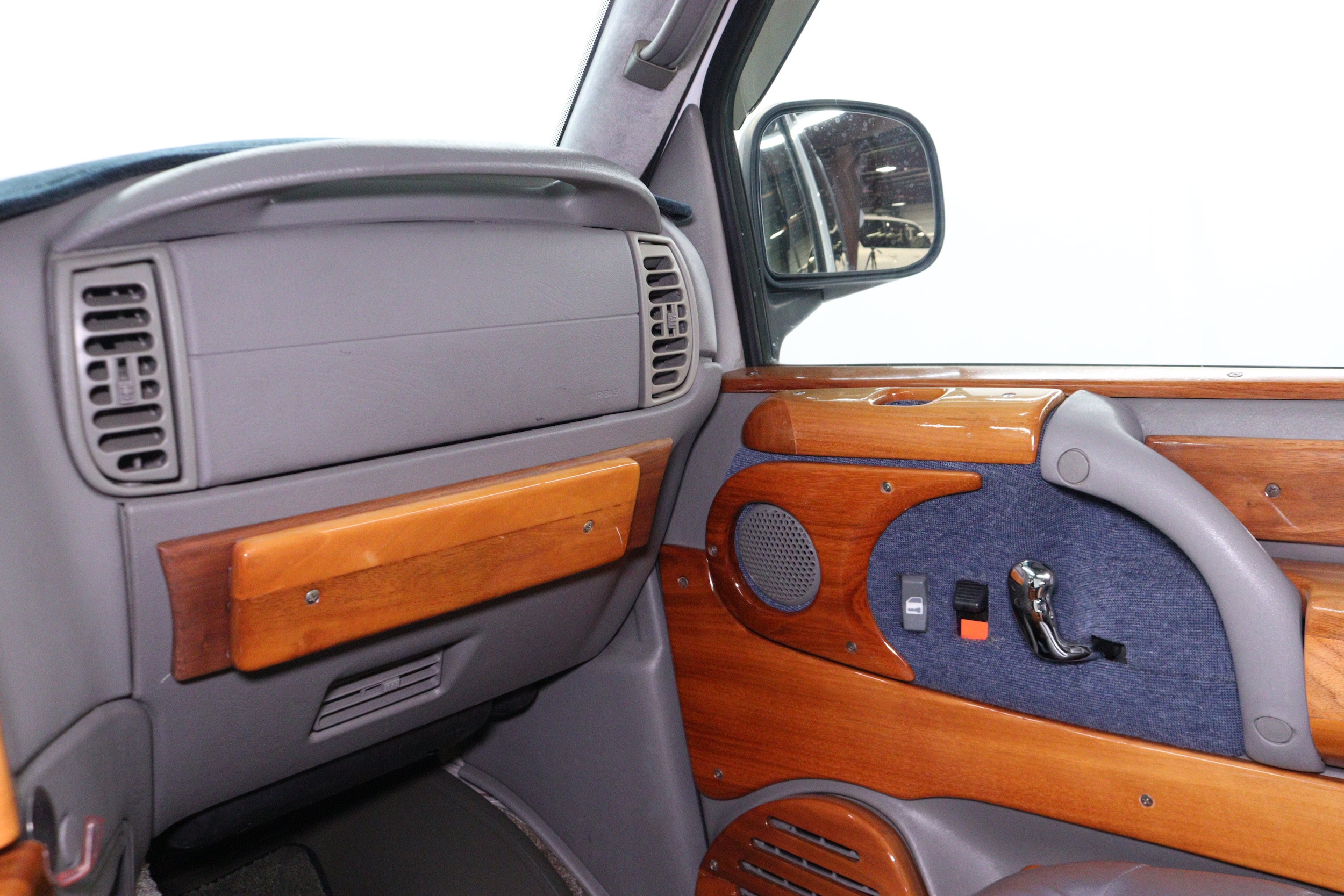 2001 Chevrolet Astro Cargo Van 74