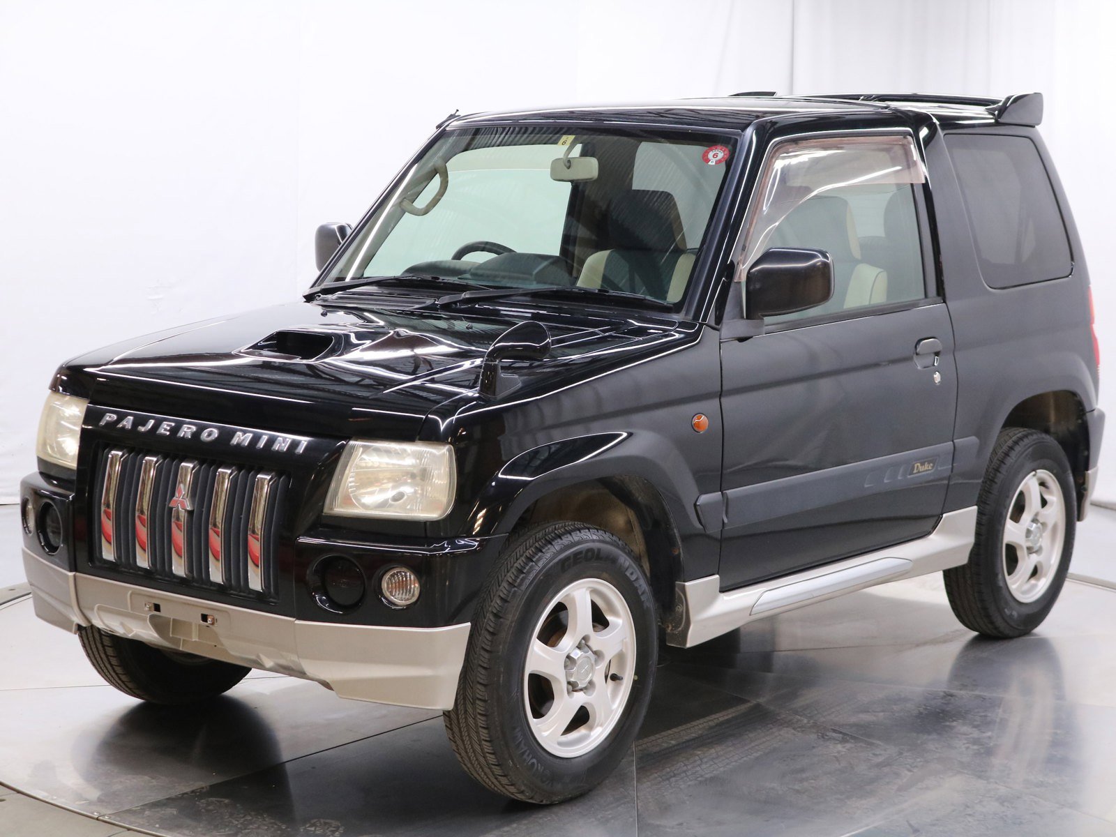1999 Mitsubishi Pajero 4