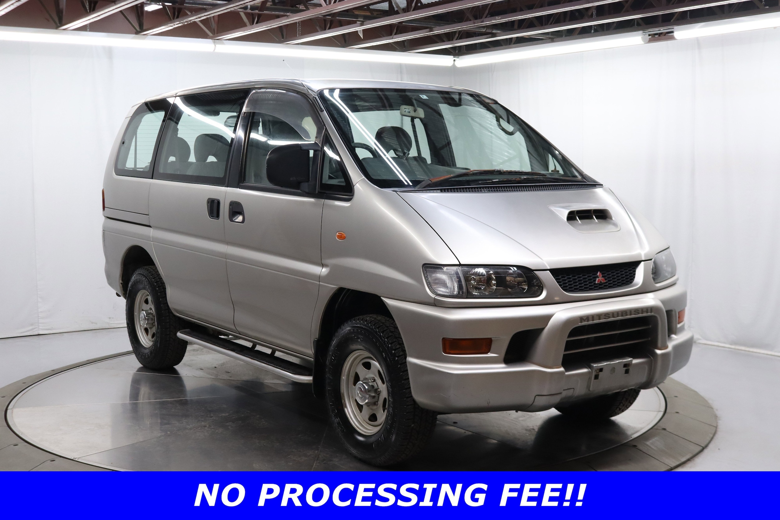 2000 Mitsubishi Delica 2