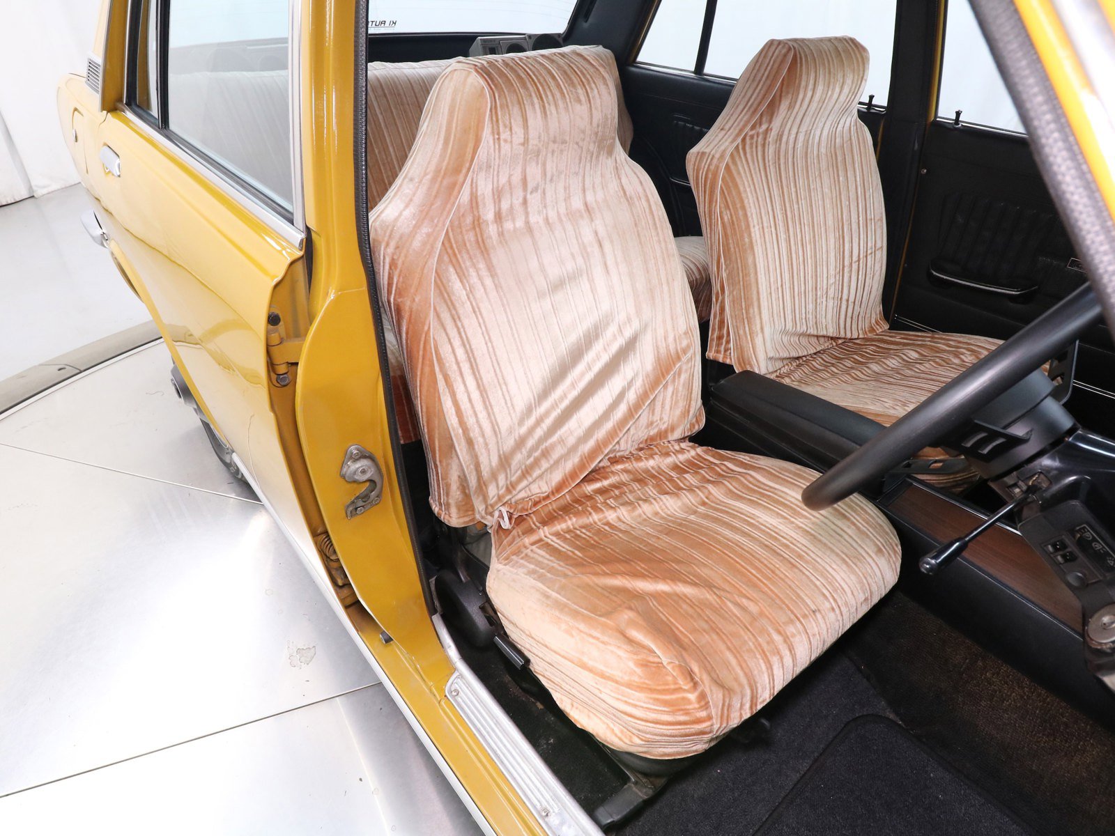 1971 Datsun Bluebird 19