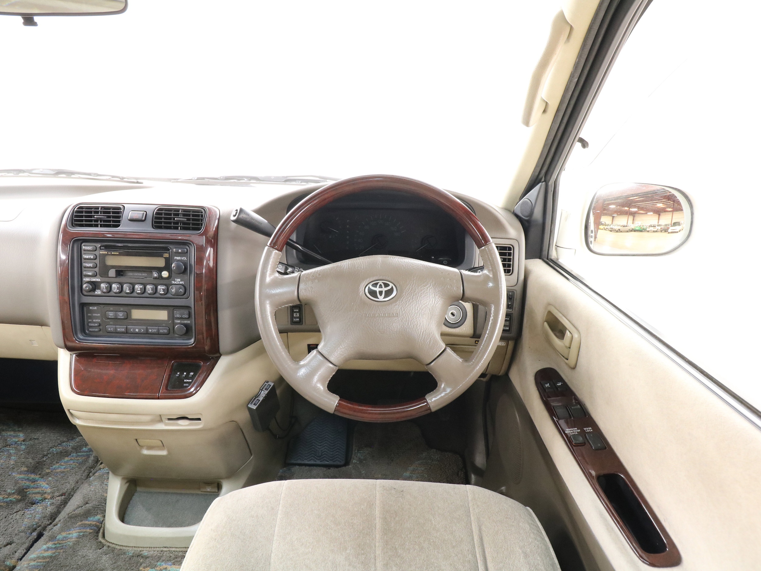 2000 Toyota Grand Hiace 10