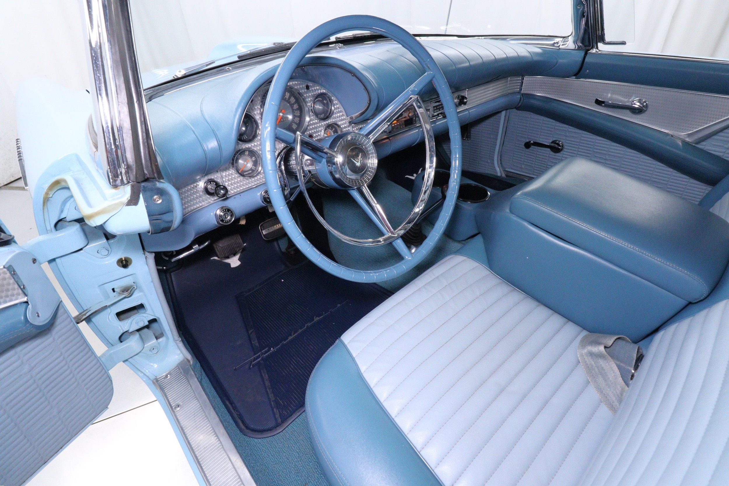 1957 Ford Thunderbird 31
