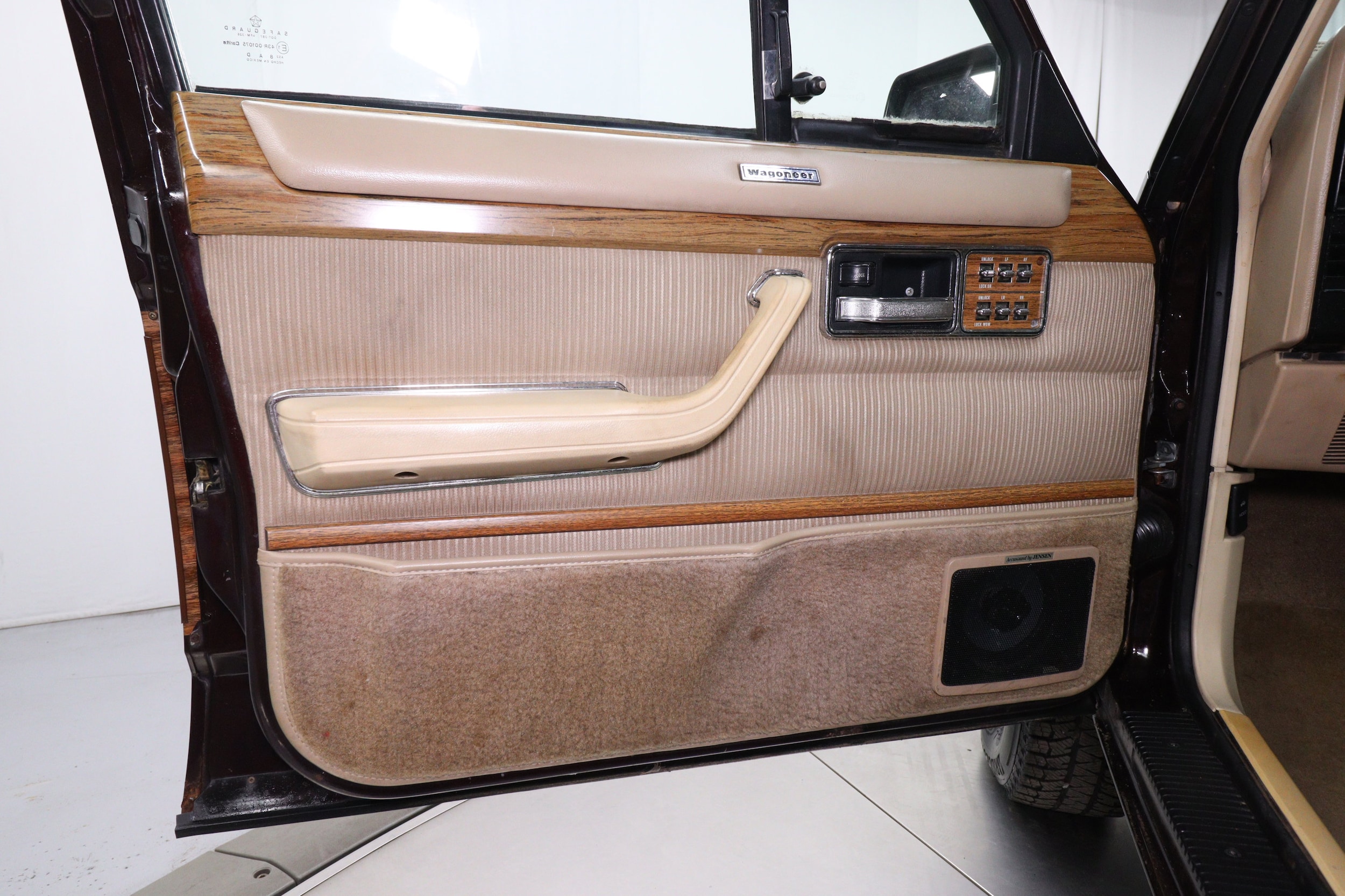 1989 Jeep Wagoneer Limited 22