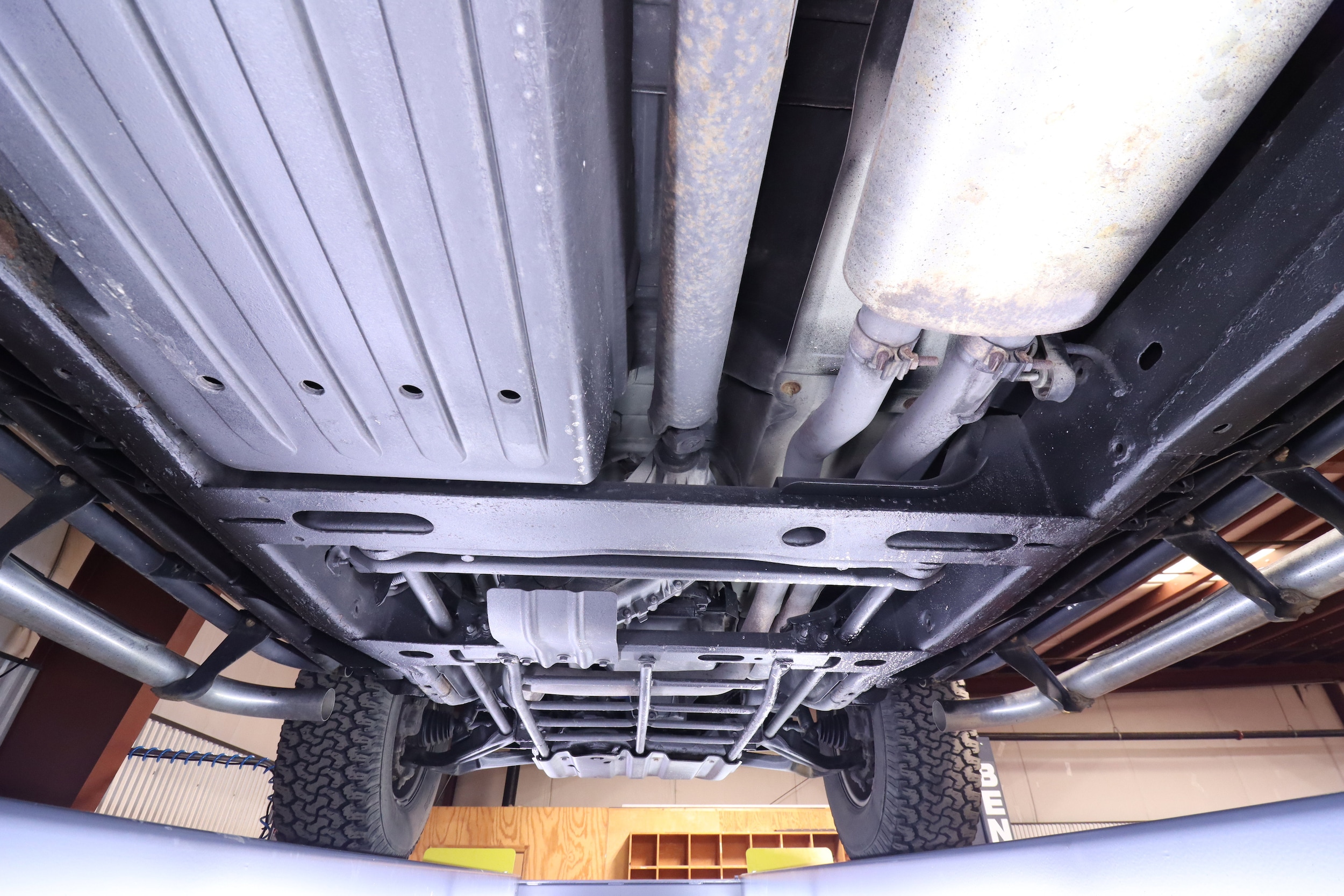 2005 HUMMER H2 40