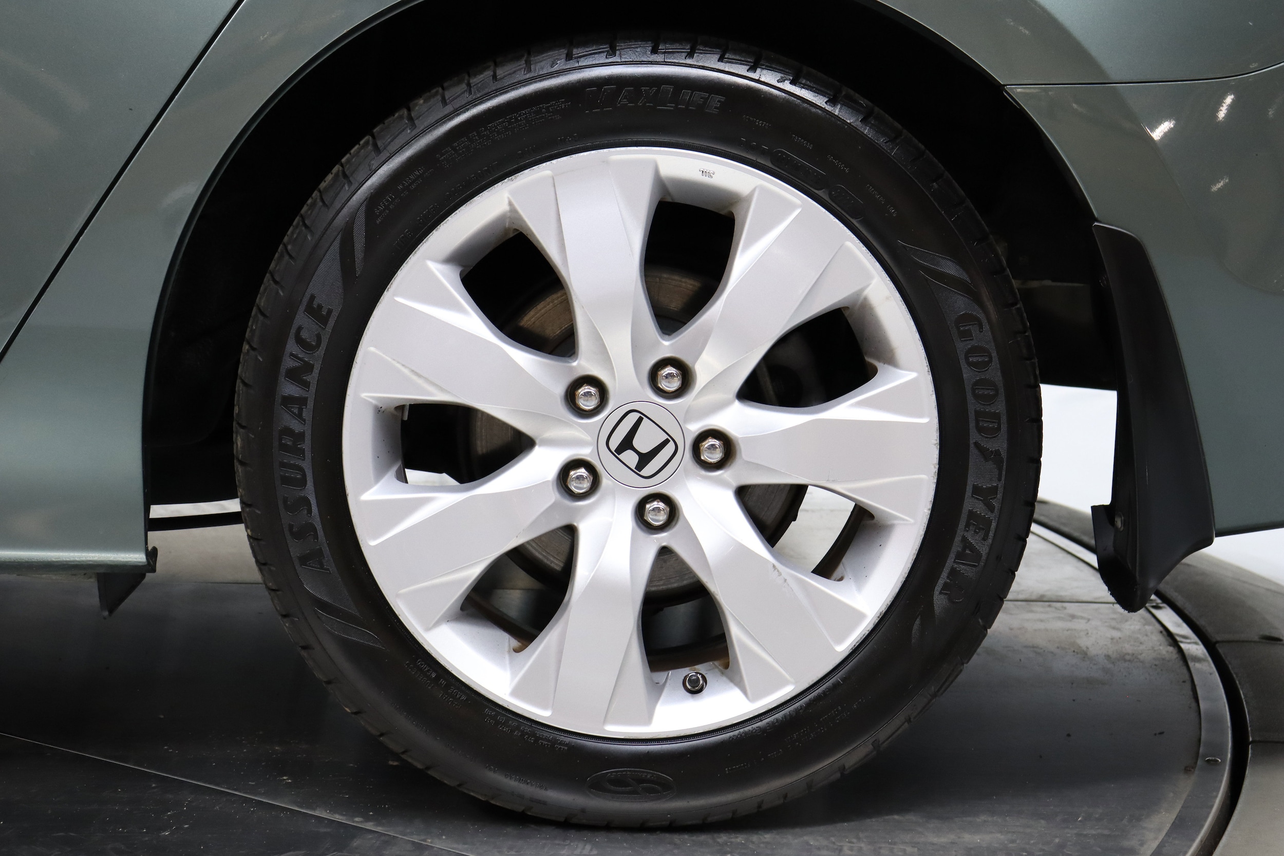 2009 Honda Accord Sdn 32