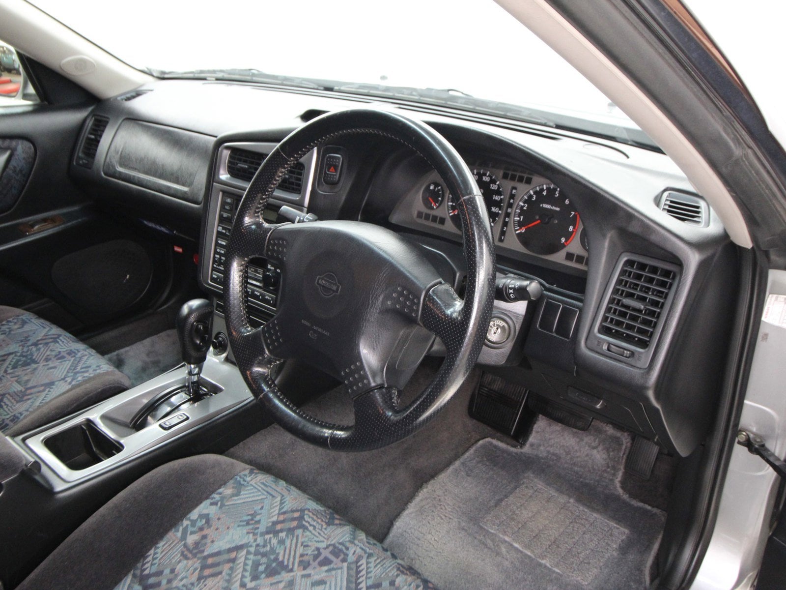 1997 Nissan Stagea 9