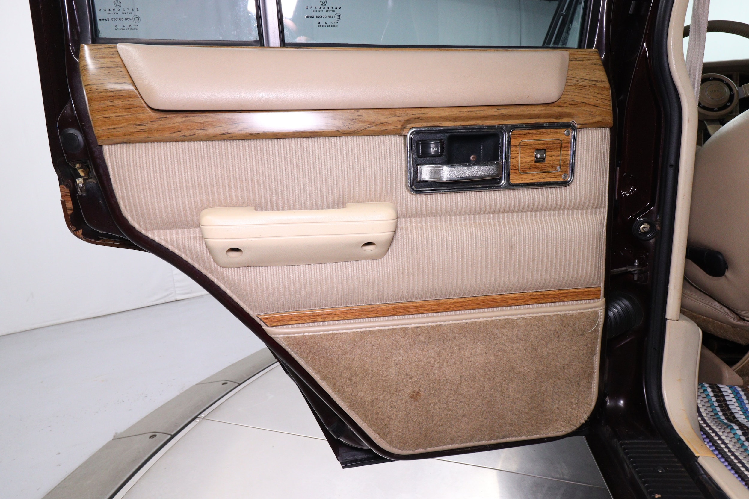 1989 Jeep Wagoneer Limited 21