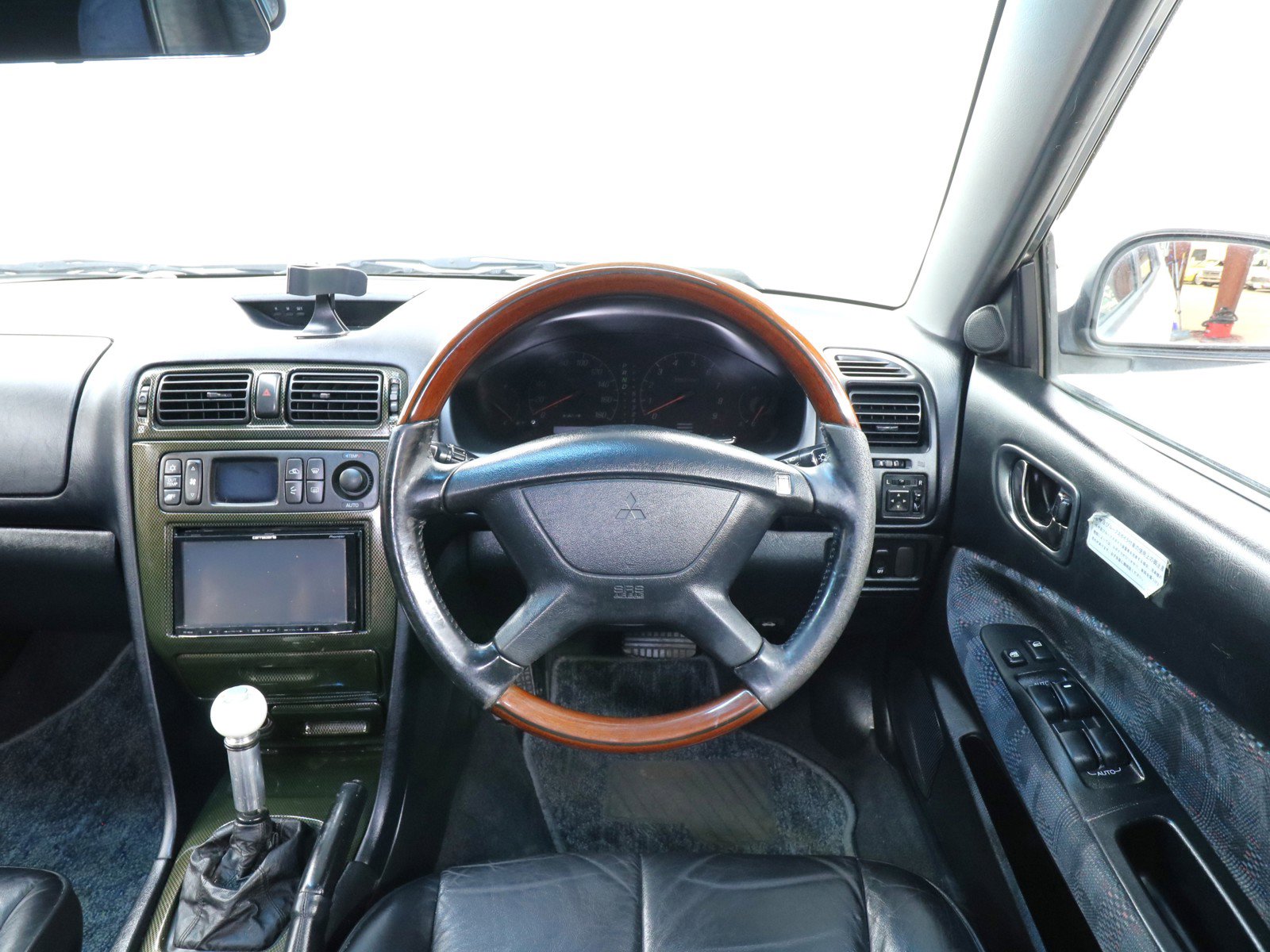 1998 Mitsubishi Legnum 10
