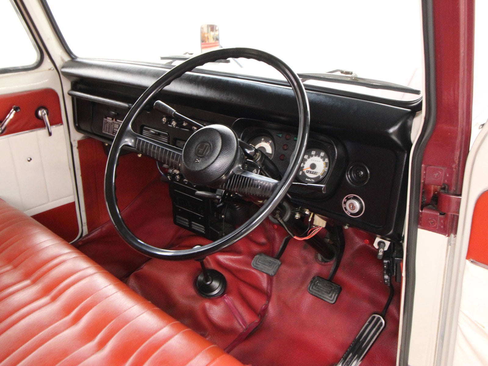 1976 Mitsubishi Jeep 9