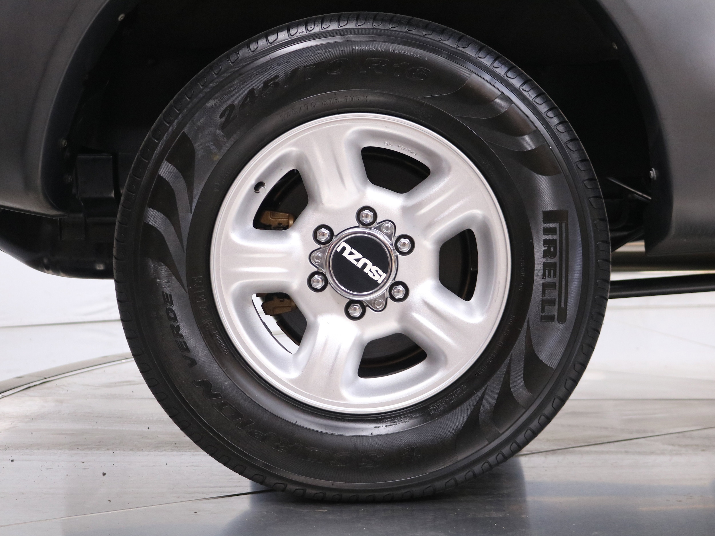 1997 Isuzu Vehicross 27
