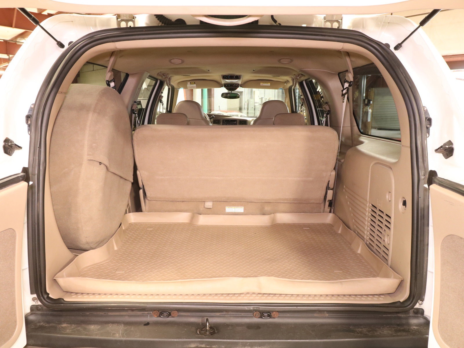 2000 Ford Excursion 28