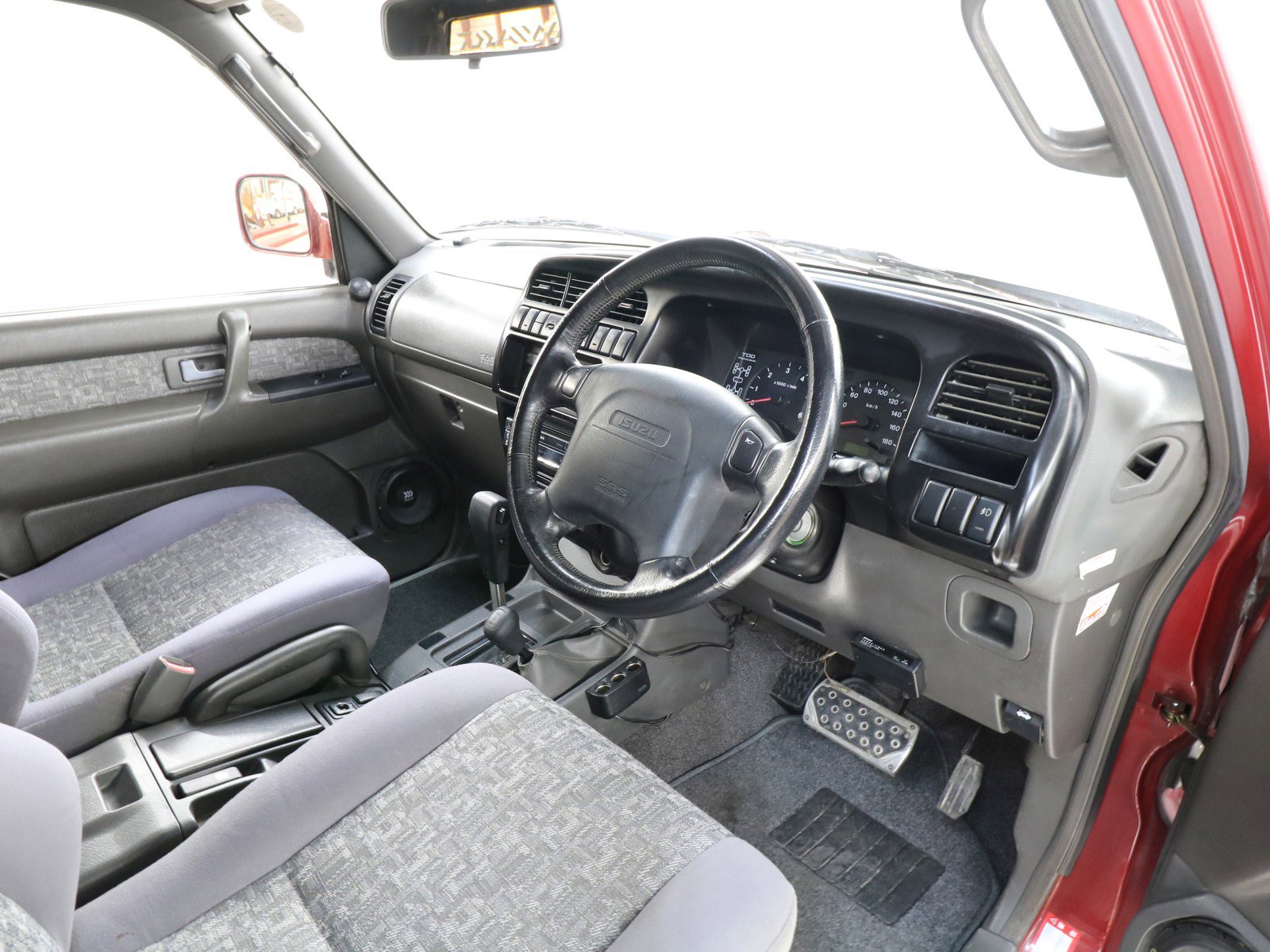 1998 Isuzu Bighorn 11