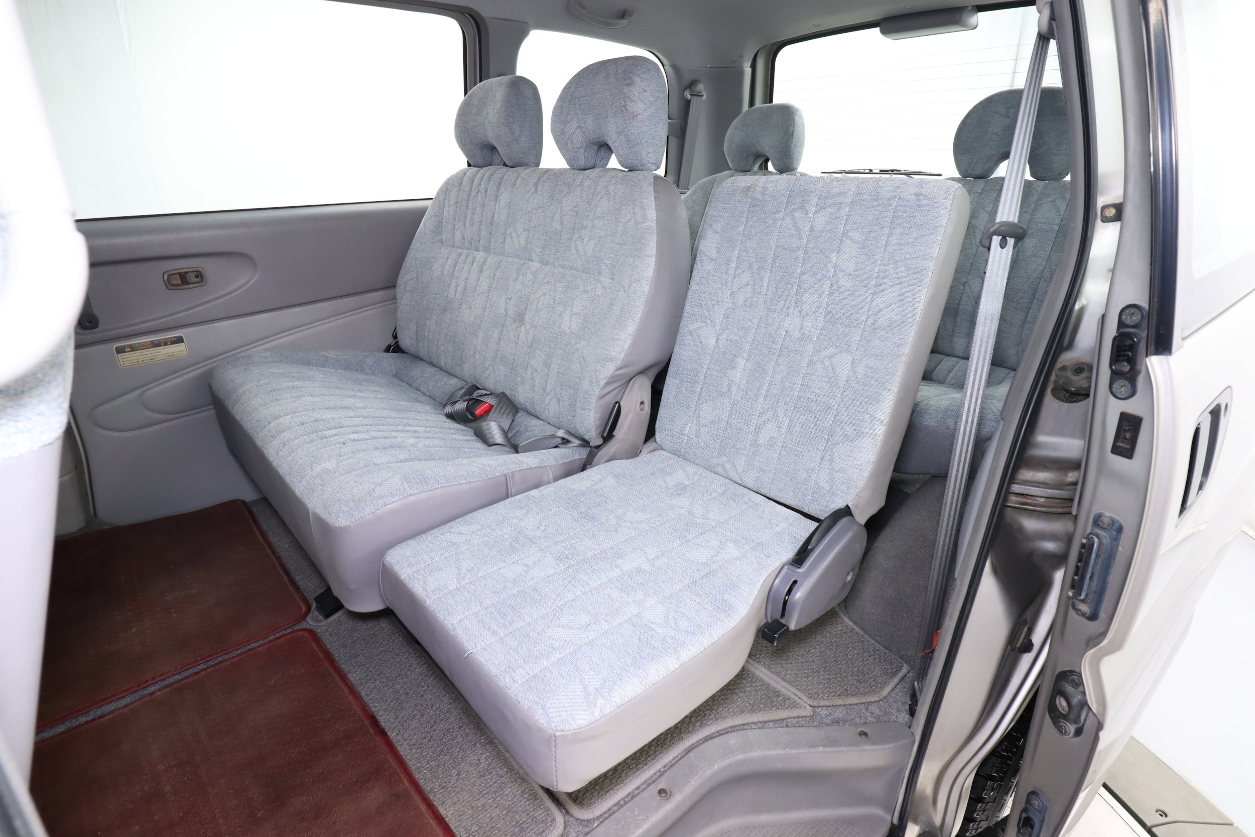2000 Mitsubishi Delica 22