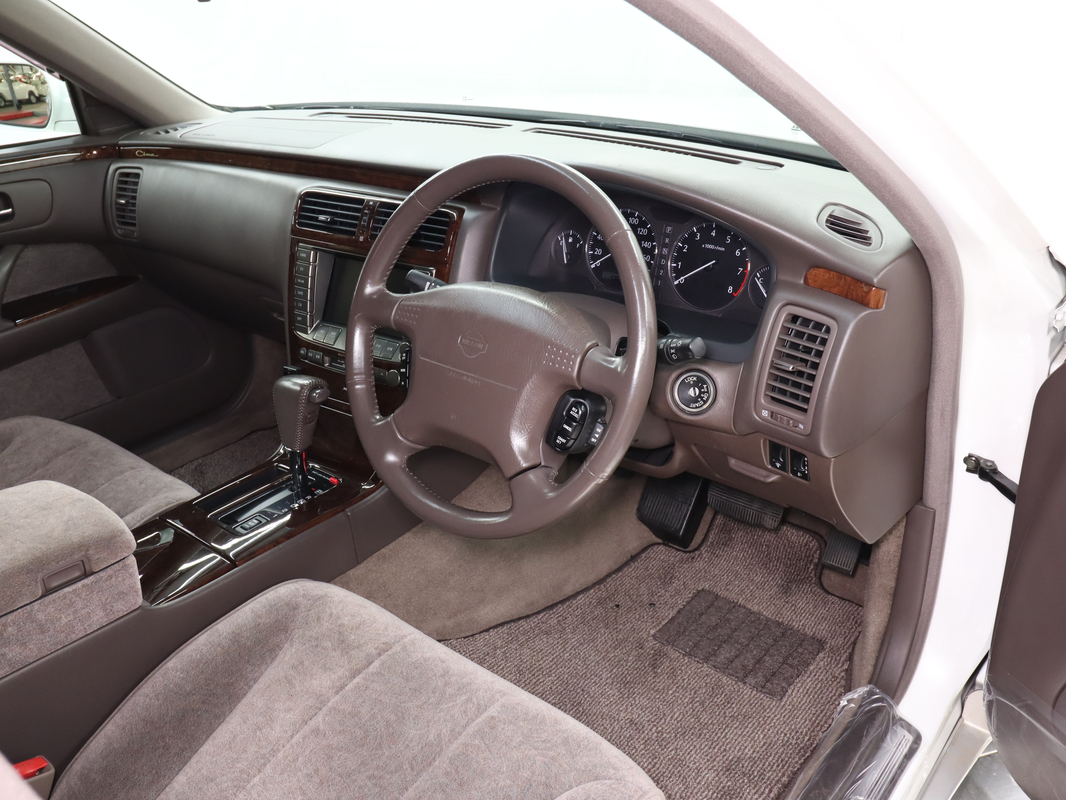 1998 Nissan Cima 9