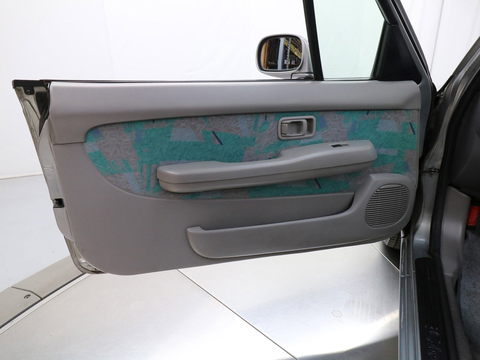 1998 Nissan March 21