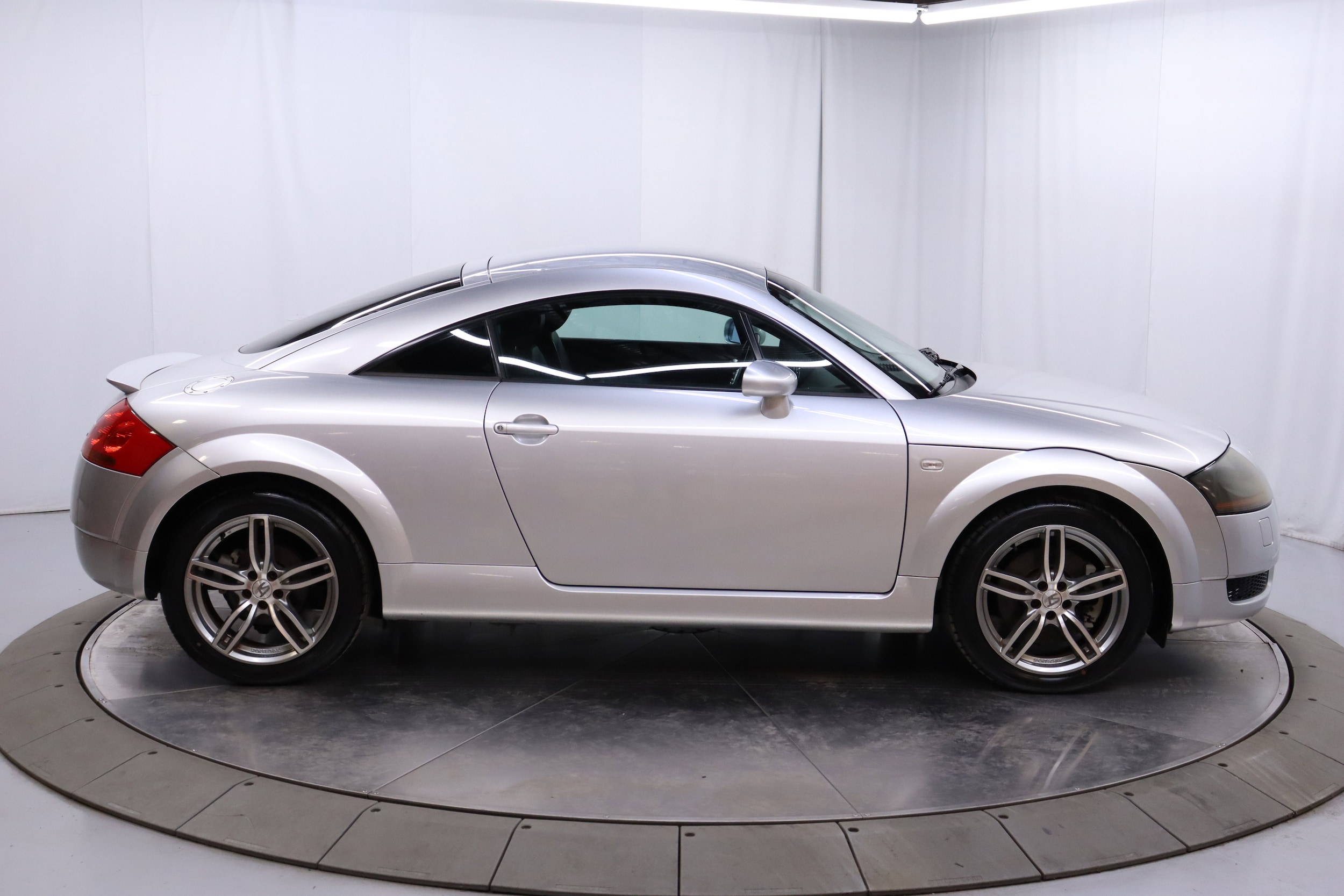 2000 Audi TT 10