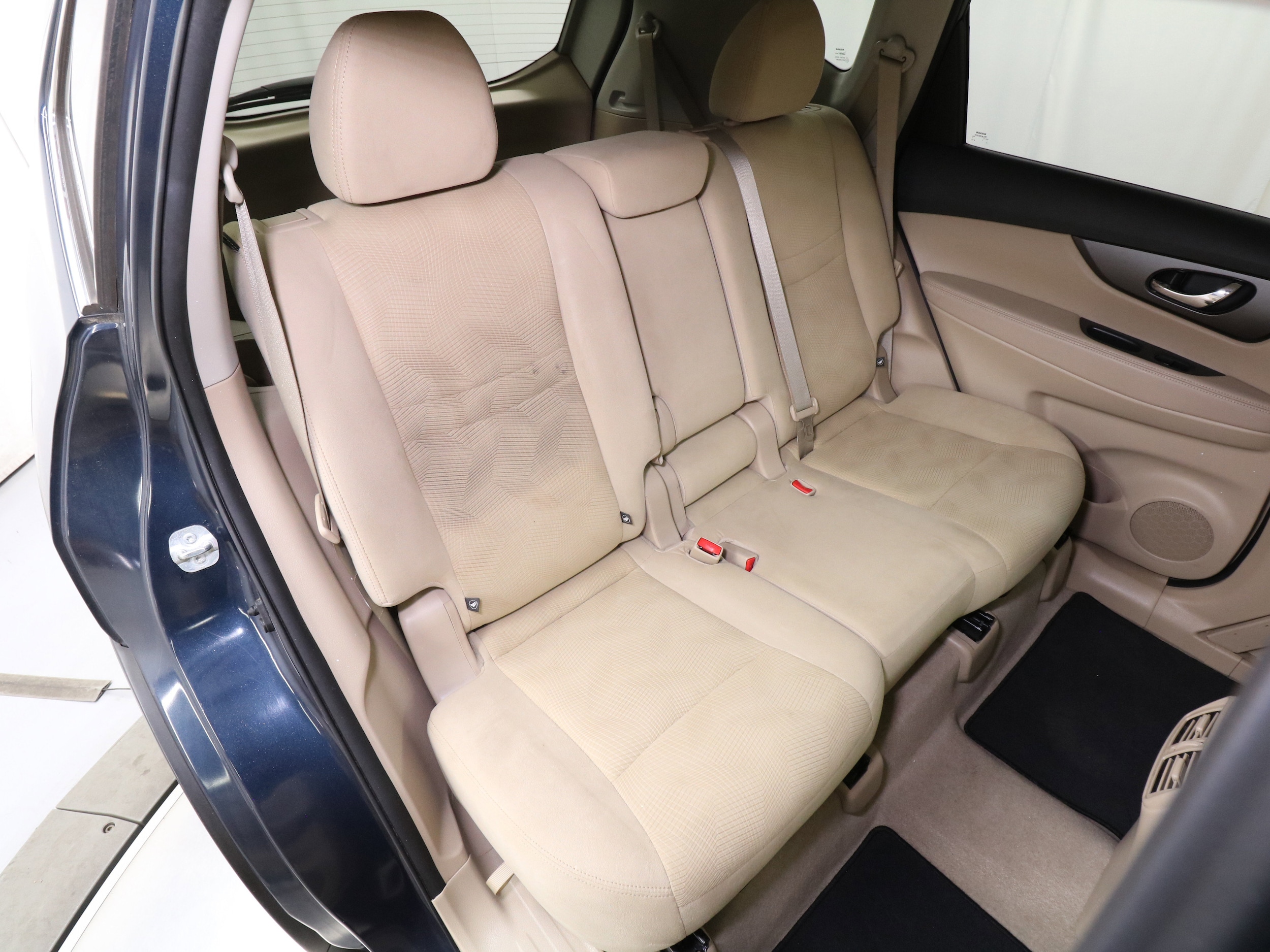2015 Nissan Rogue 18