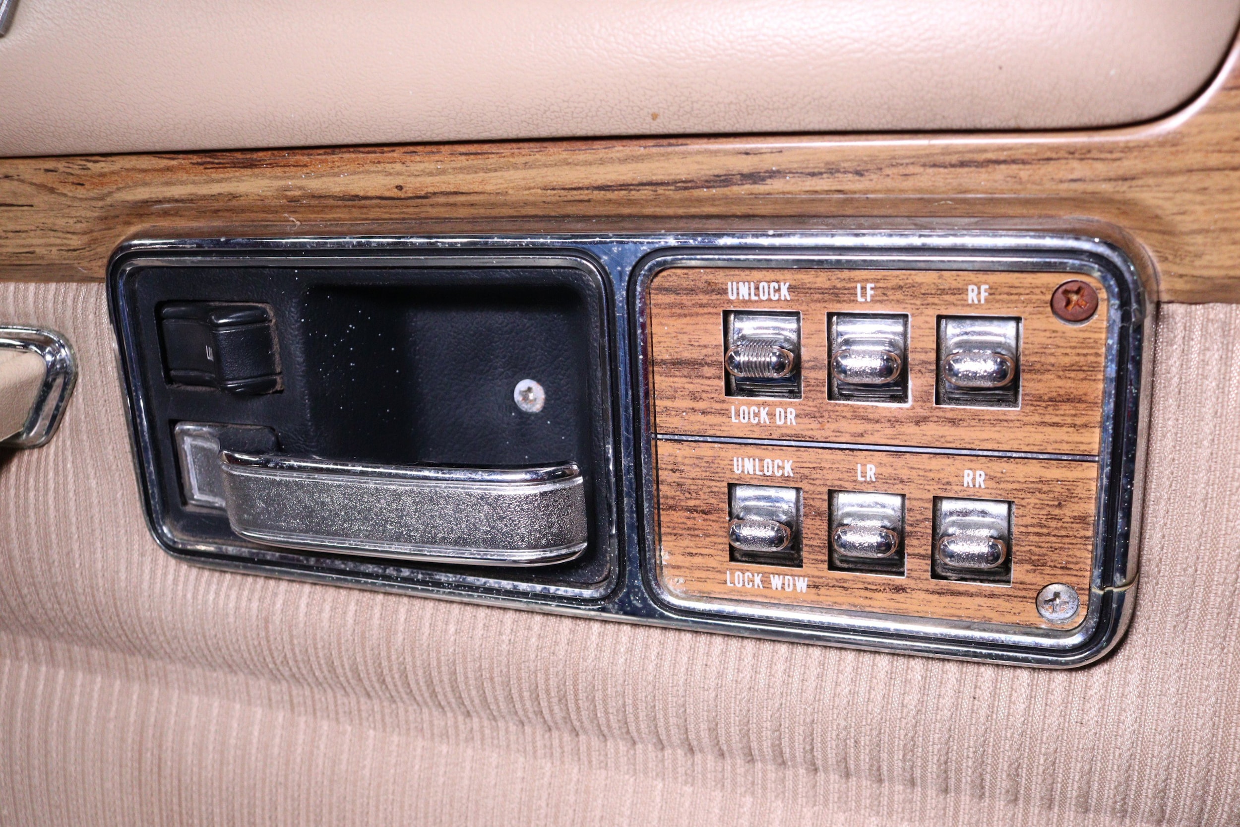 1989 Jeep Wagoneer Limited 63
