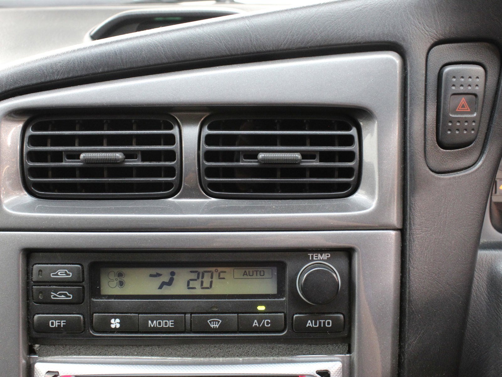 1997 Nissan Stagea 12