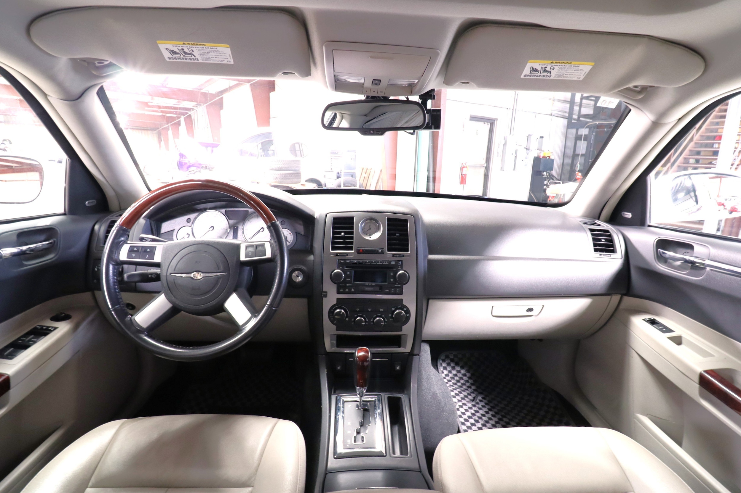 2007 Chrysler 300 51