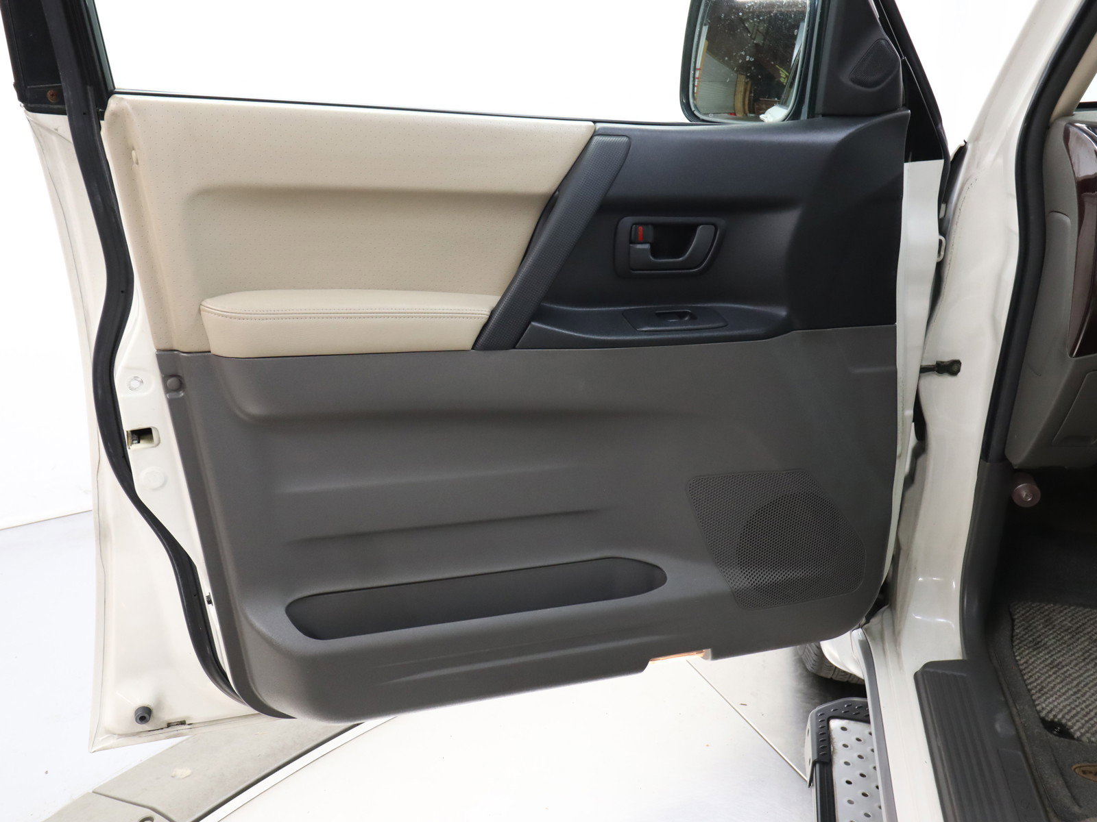 1999 Mitsubishi Pajero 21