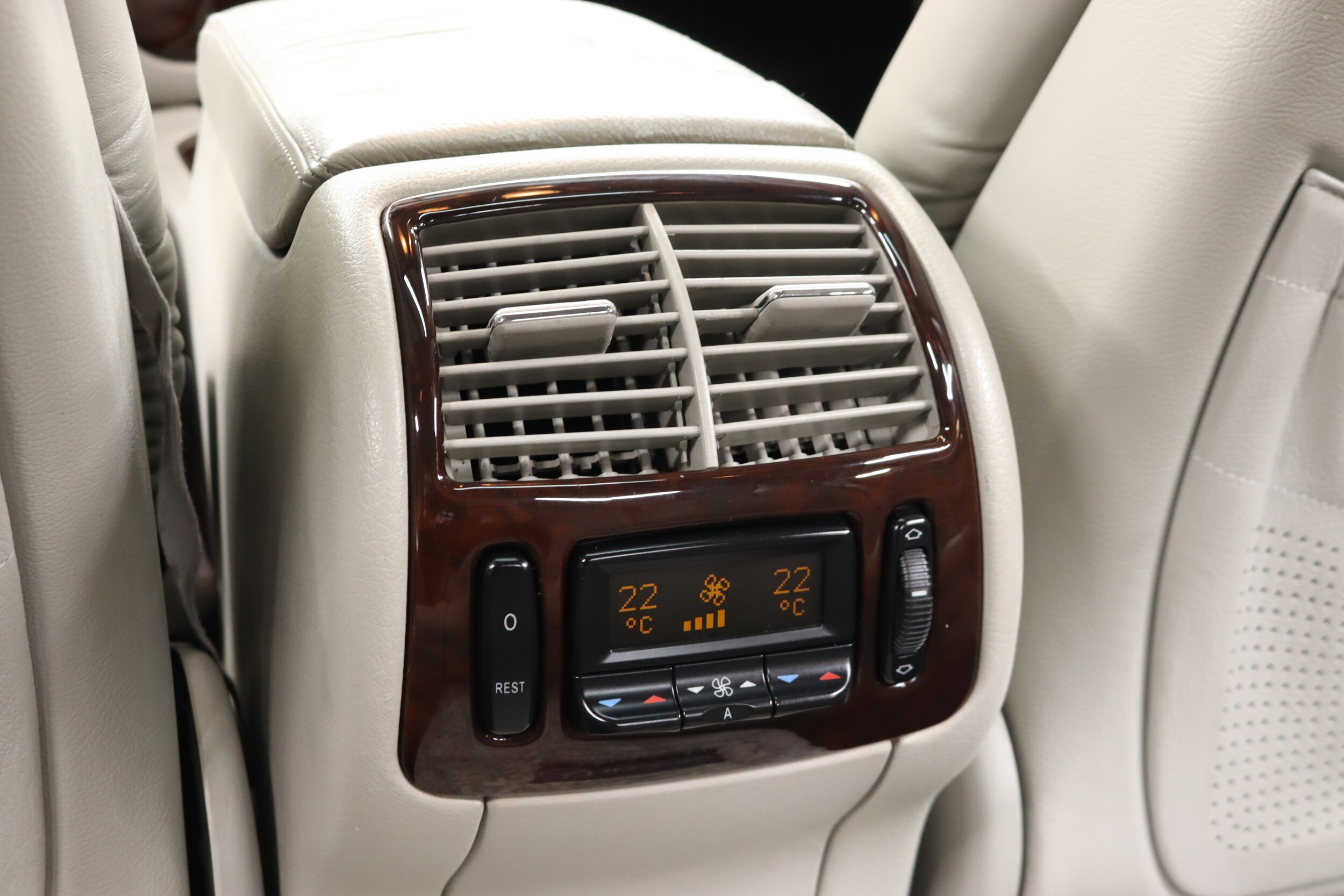 2000 Mercedes-Benz S500 70