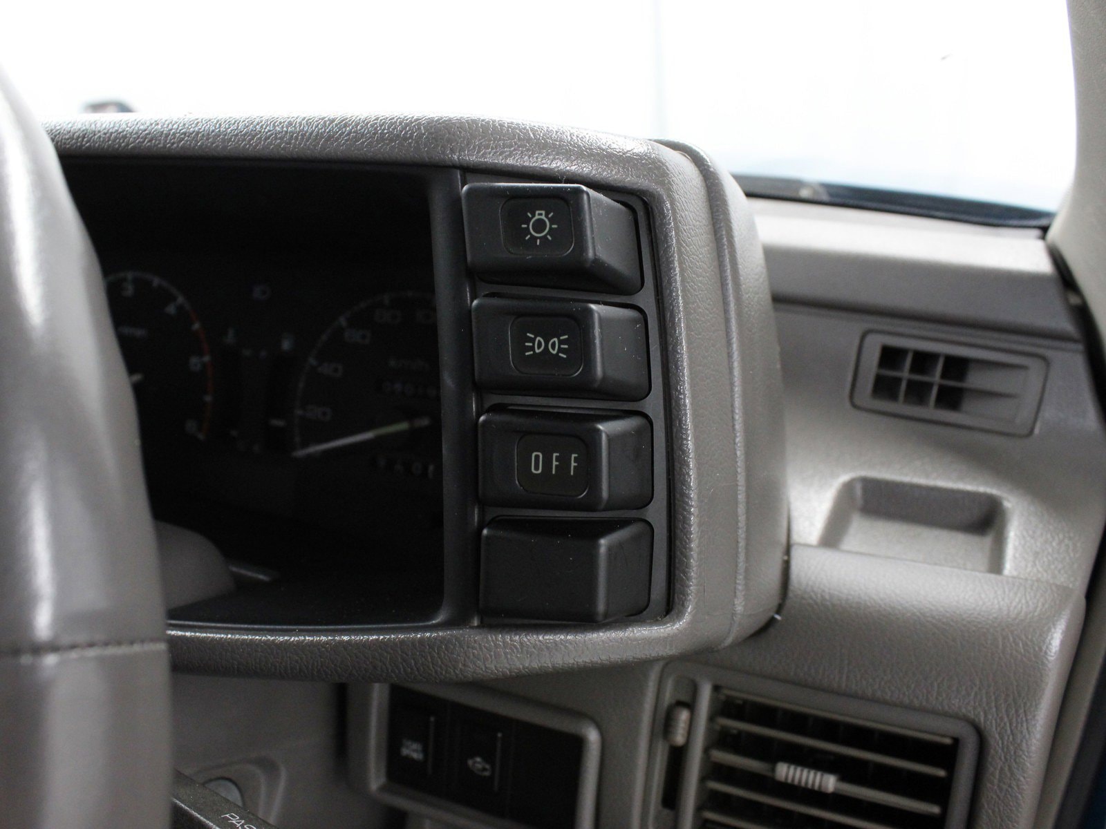 1995 Isuzu Mu 37