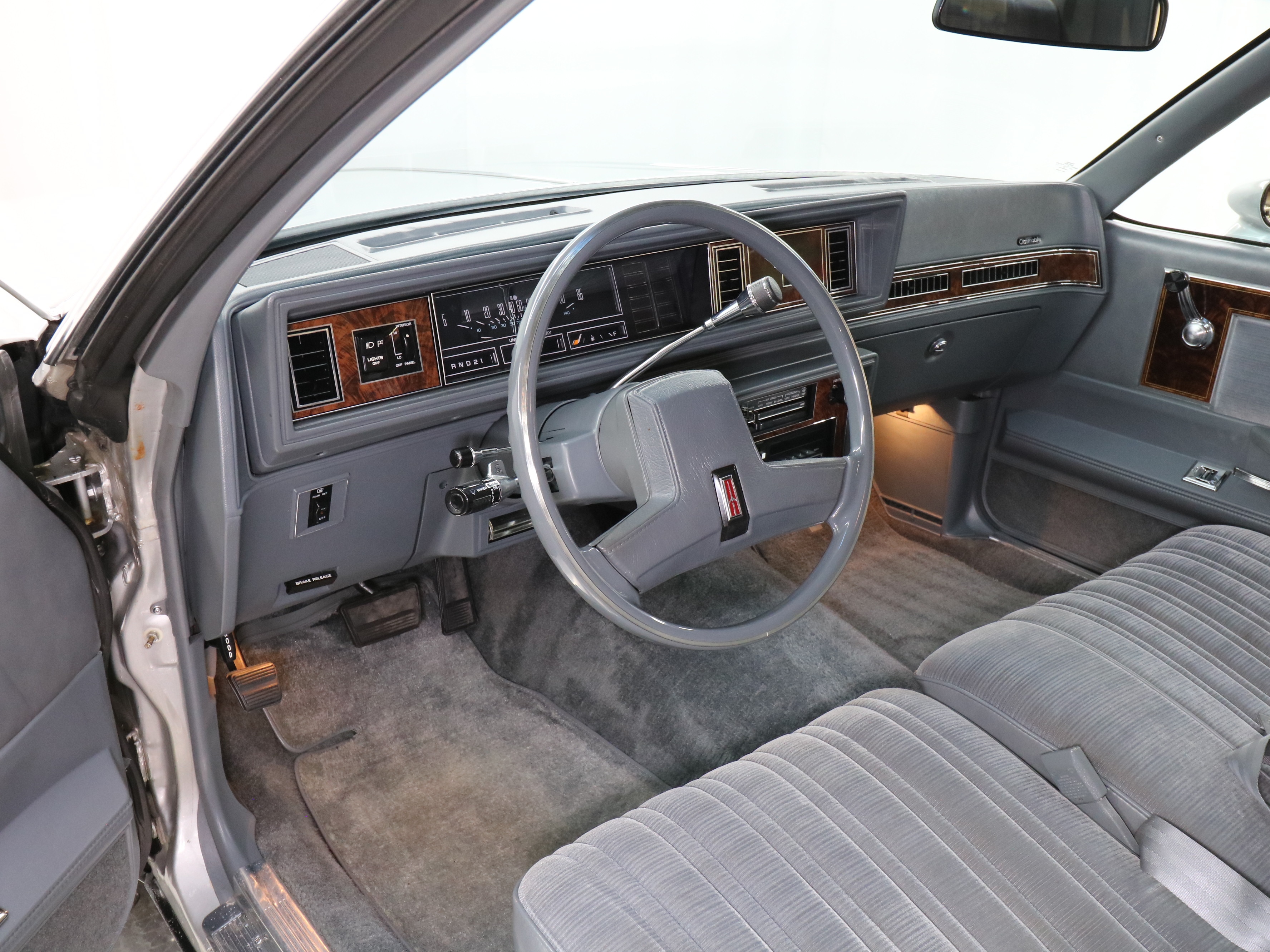 1985 Oldsmobile Cutlass Supreme 9