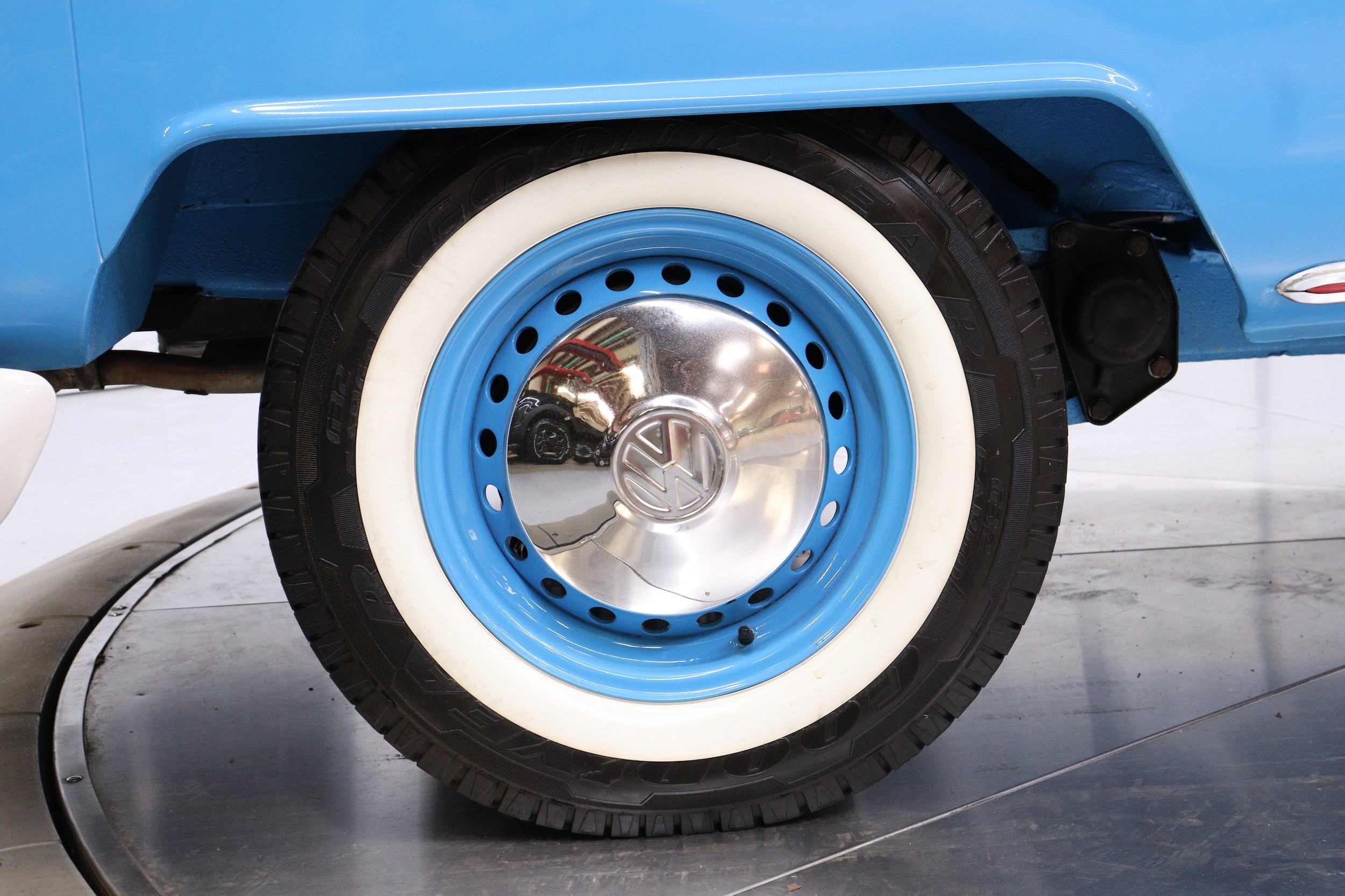 1972 Volkswagen Bus 27